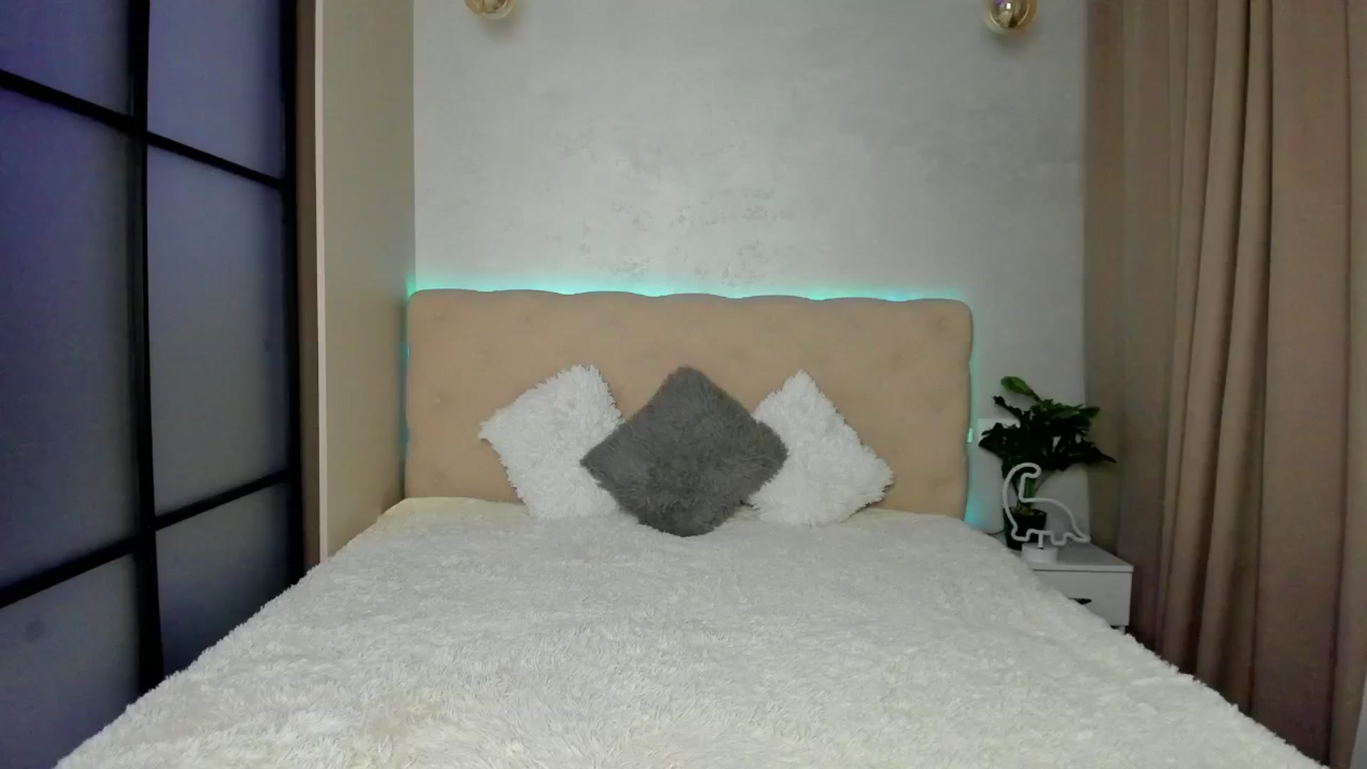 Gallery image thumbnail from Mias_Secret's myfreecams stream on, 12/05/2024, 06:57 image 6 of 20
