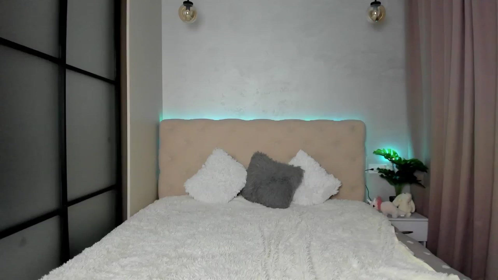 Gallery image thumbnail from Mias_Secret's myfreecams stream on, 12/06/2024, 06:09 image 18 of 20