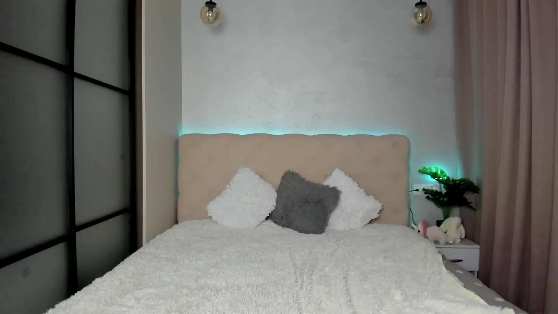 Gallery image thumbnail from Mias_Secret's myfreecams stream on, 12/06/2024, 06:09 image 19 of 20