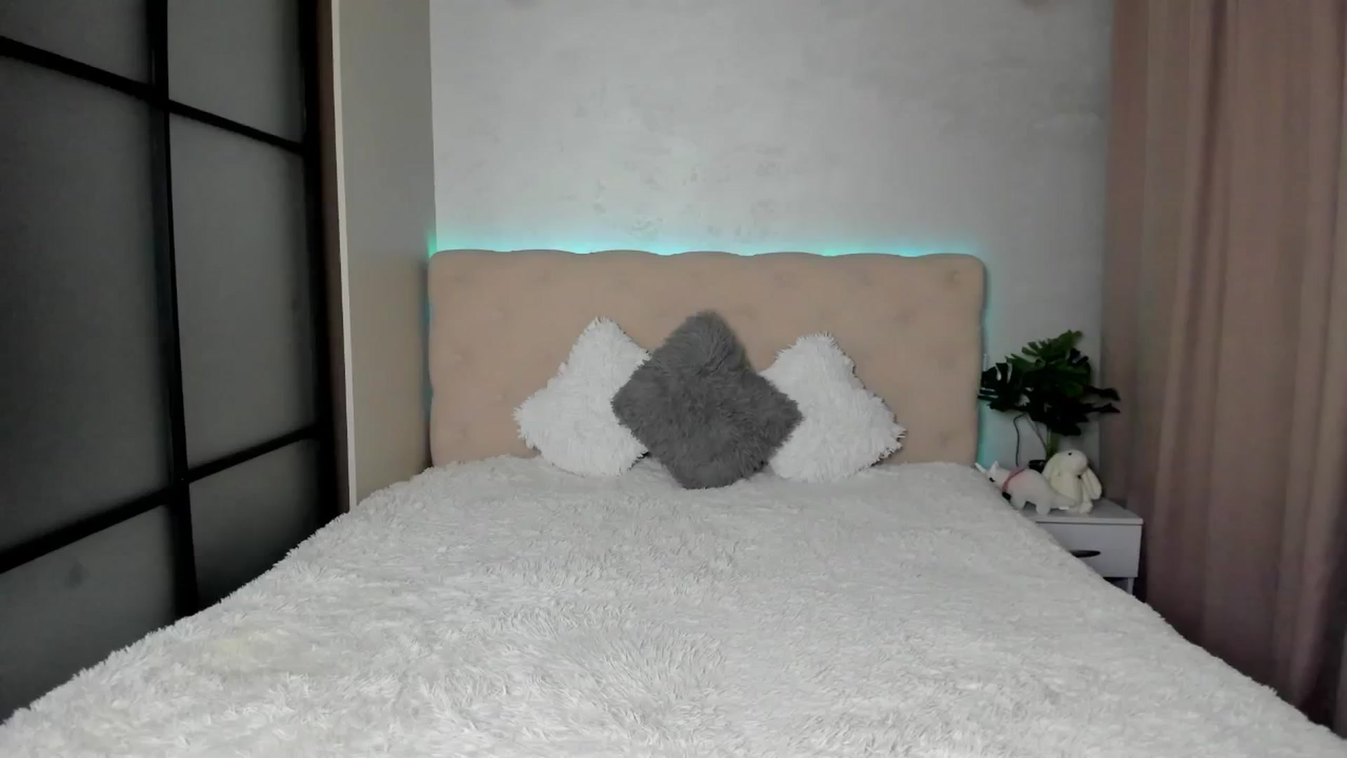 Gallery image thumbnail from Mias_Secret's myfreecams stream on, 12/13/2024, 03:28 image 5 of 20