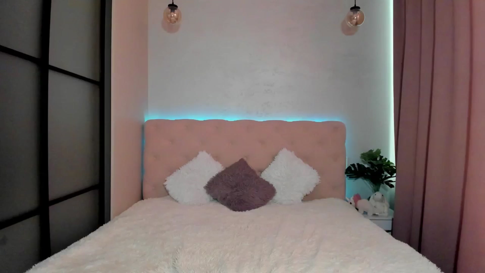 Gallery image thumbnail from Mias_Secret's myfreecams stream on, 12/14/2024, 07:59 image 5 of 20