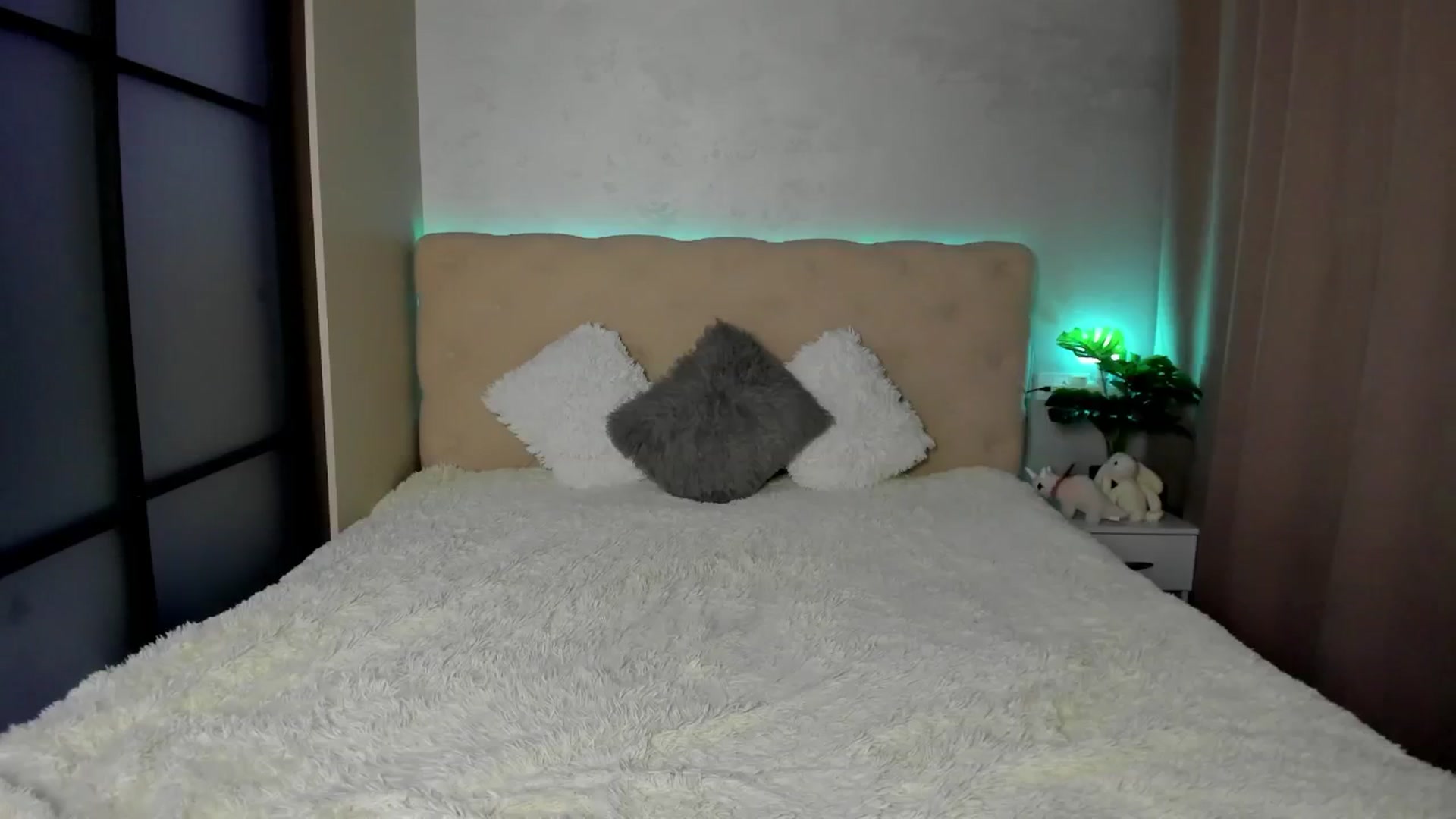 Gallery image thumbnail from Mias_Secret's myfreecams stream on, 12/20/2024, 06:47 image 13 of 20