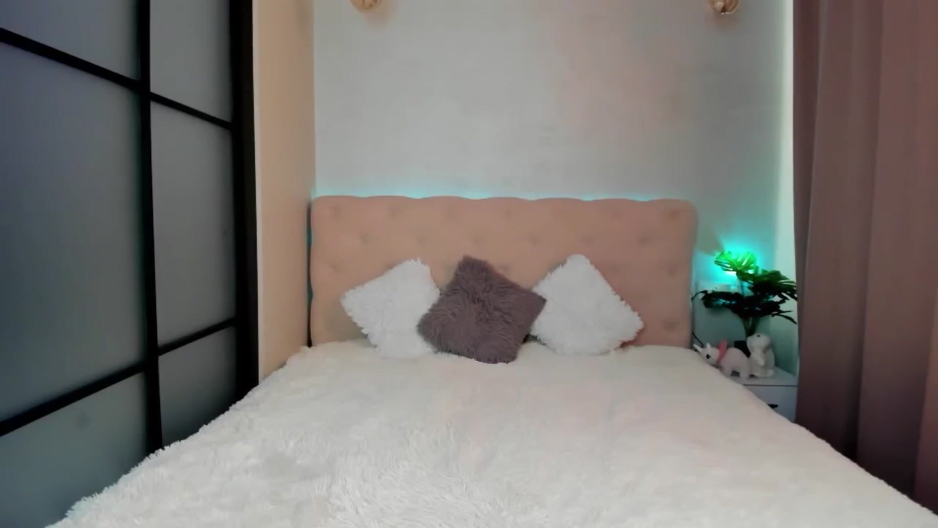 Gallery image thumbnail from Mias_Secret's myfreecams stream on, 12/21/2024, 08:55 image 16 of 20