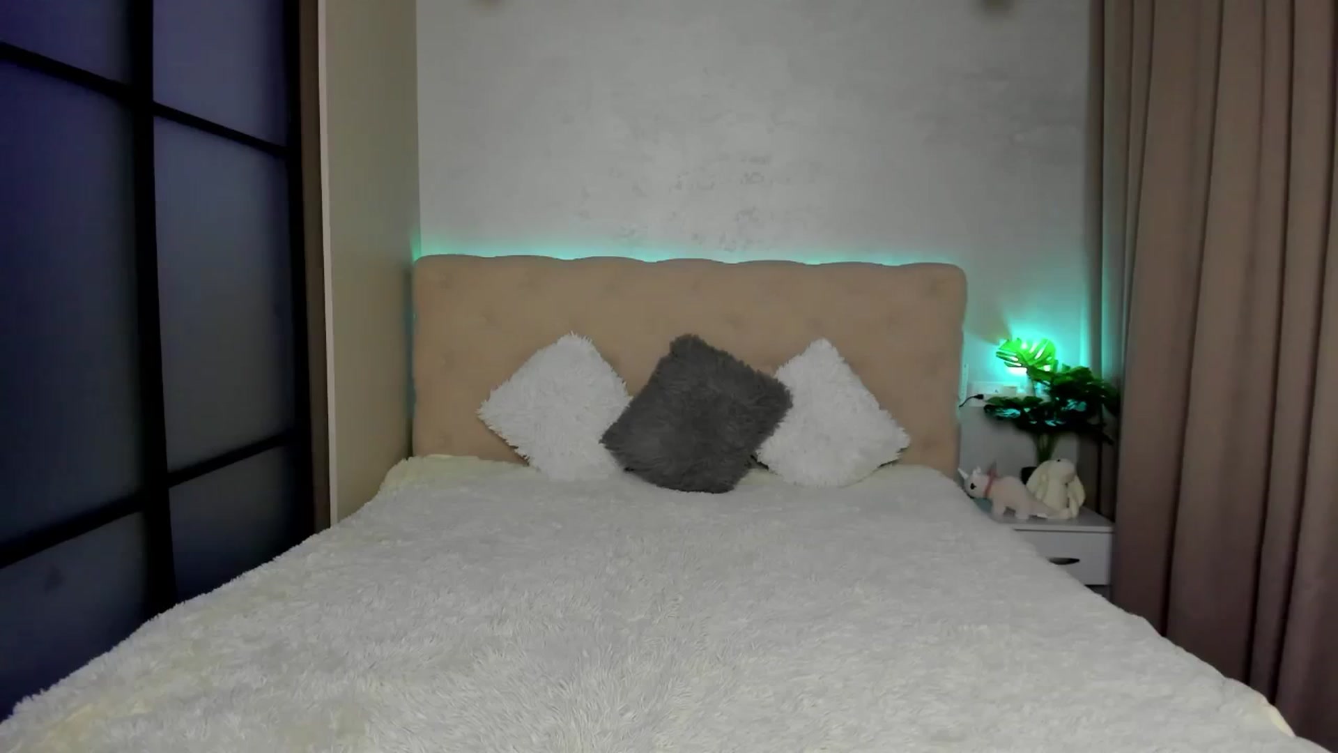 Gallery image thumbnail from Mias_Secret's myfreecams stream on, 12/22/2024, 06:12 image 14 of 20