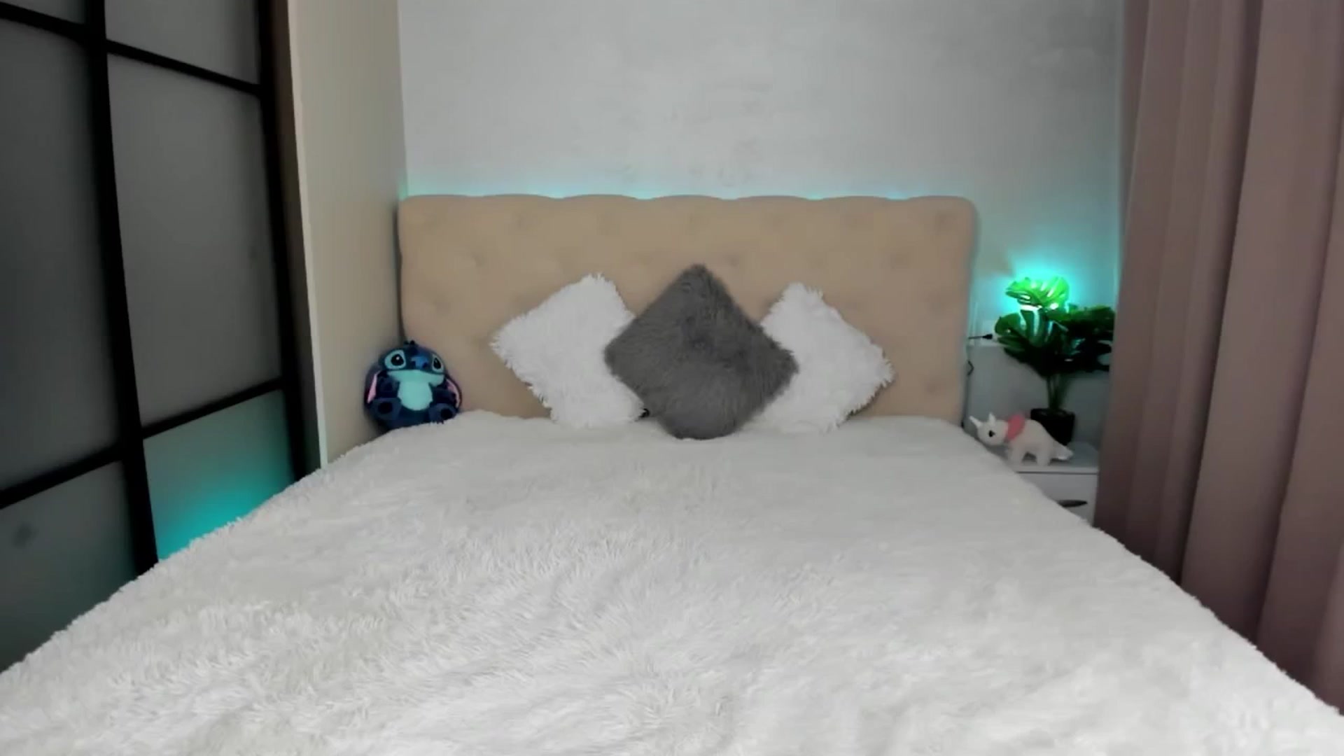 Gallery image thumbnail from Mias_Secret's myfreecams stream on, 02/01/2025, 09:35 image 18 of 20