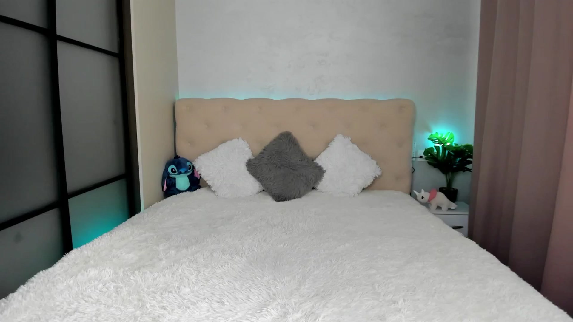 Gallery image thumbnail from Mias_Secret's myfreecams stream on, 02/01/2025, 12:30 image 16 of 20