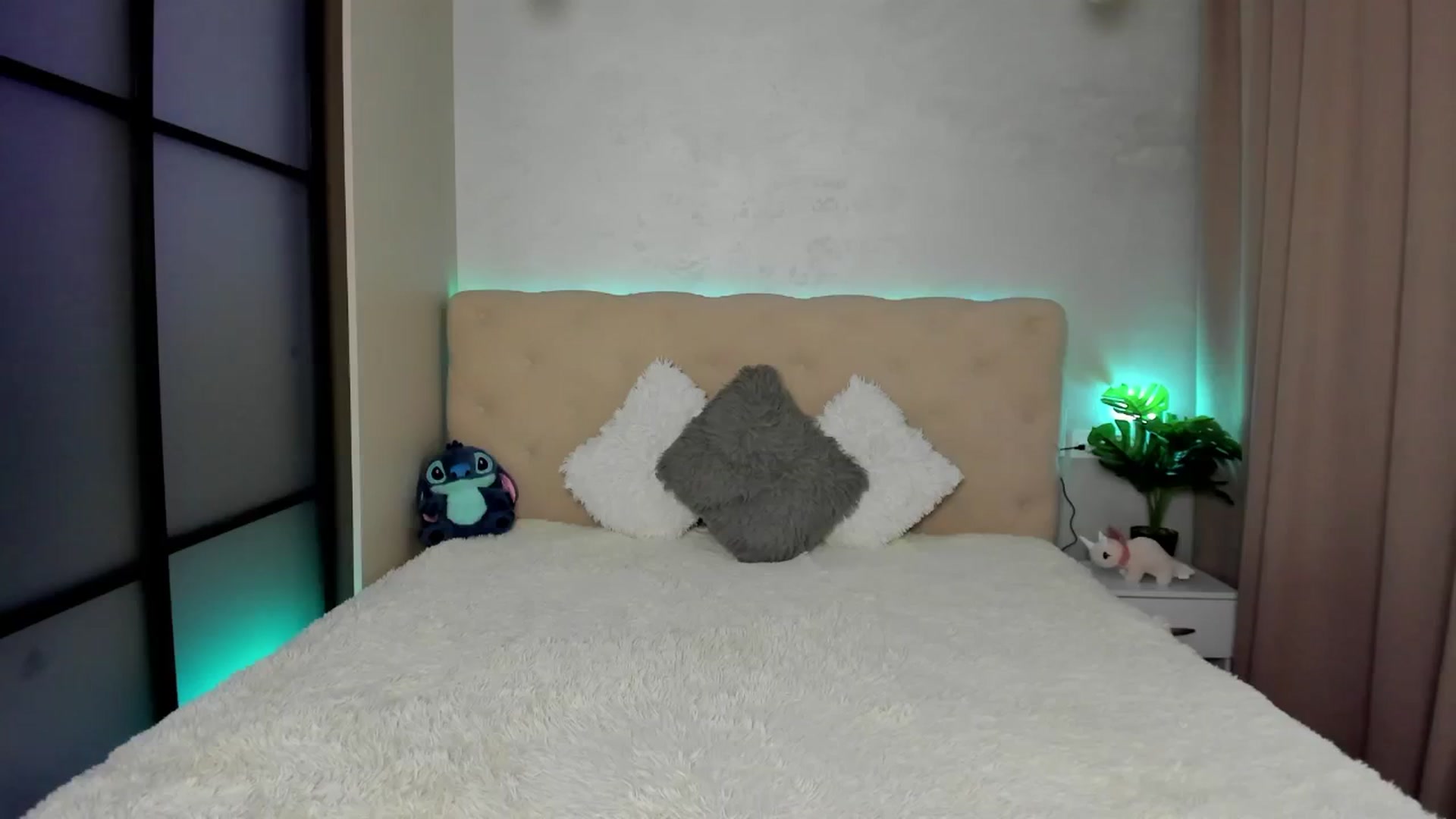 Gallery image thumbnail from Mias_Secret's myfreecams stream on, 02/07/2025, 06:48 image 4 of 20
