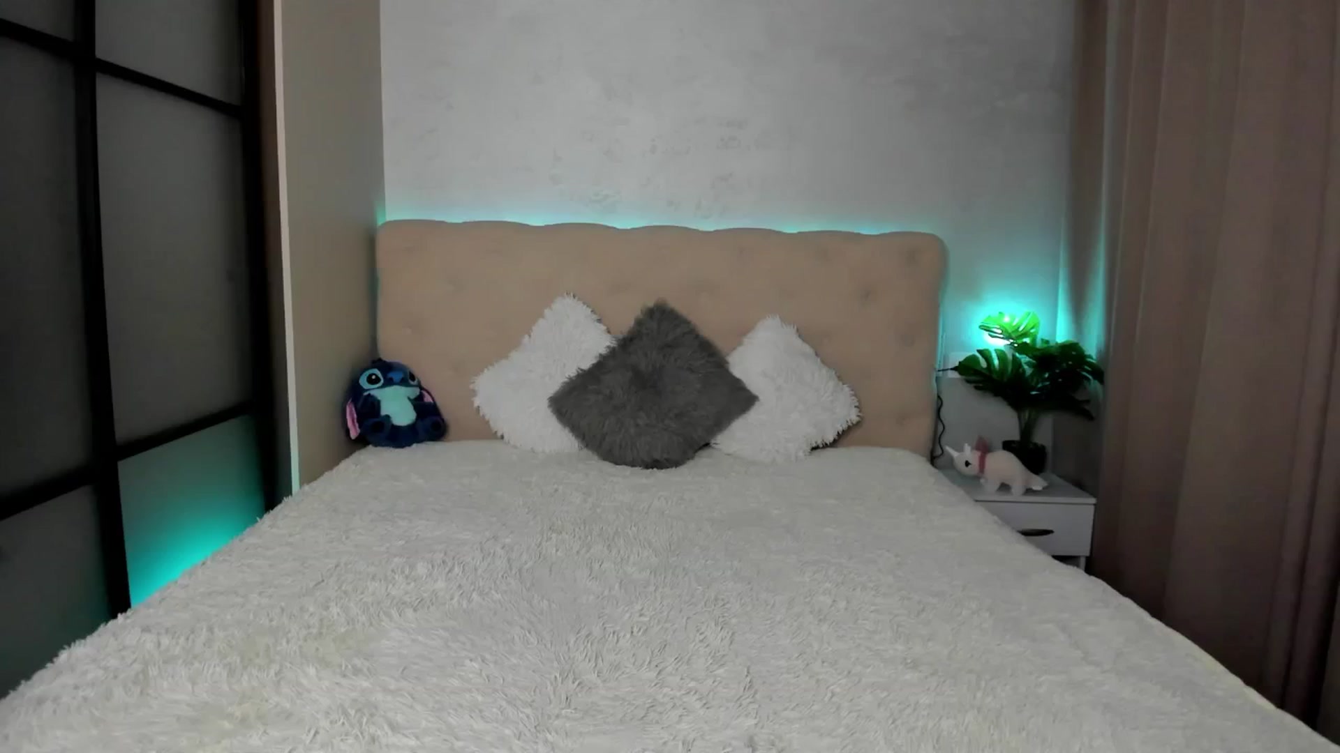 Gallery image thumbnail from Mias_Secret's myfreecams stream on, 02/09/2025, 05:04 image 12 of 20