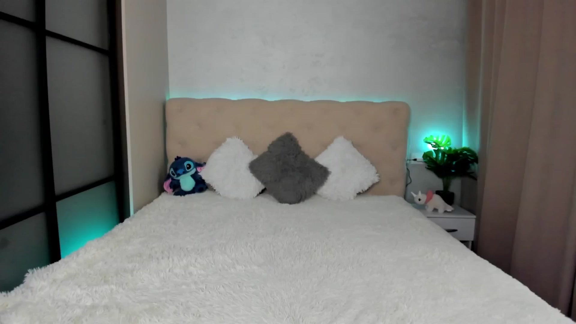 Gallery image thumbnail from Mias_Secret's myfreecams stream on, 02/14/2025, 06:38 image 12 of 20