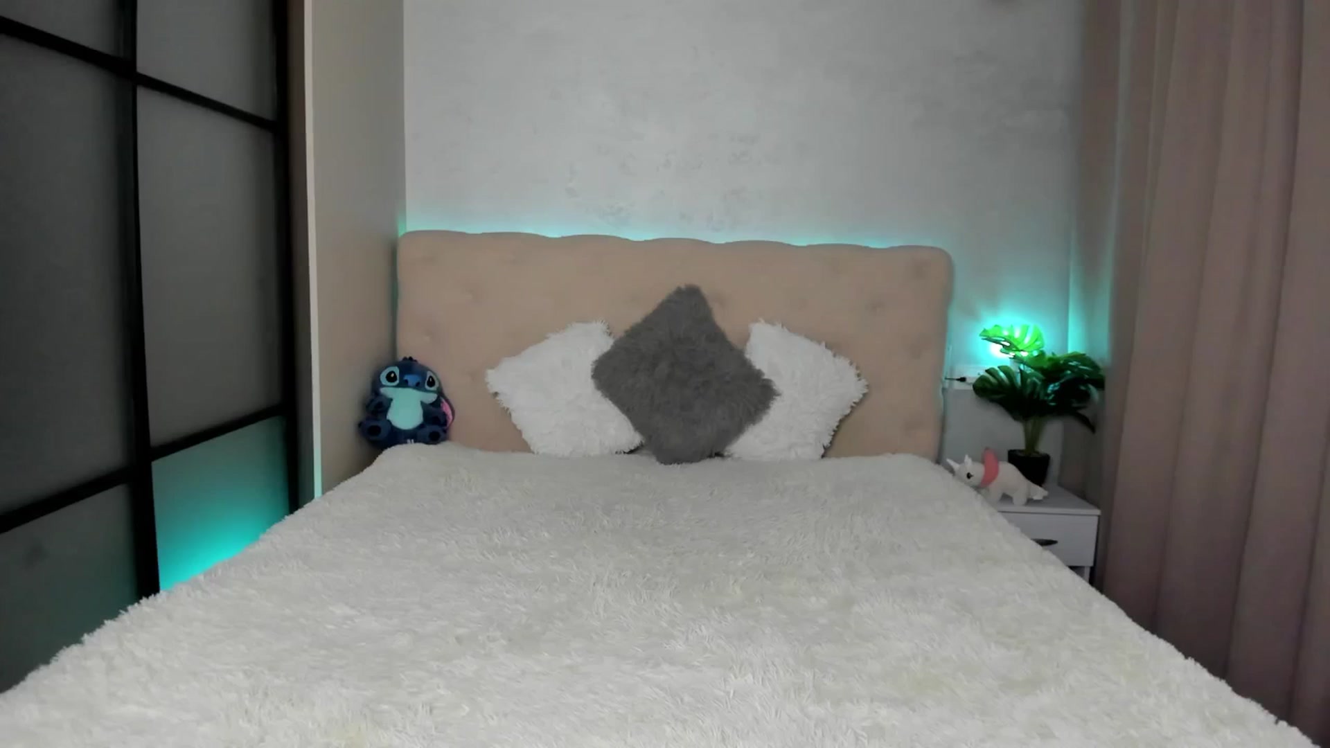Gallery image thumbnail from Mias_Secret's myfreecams stream on, 03/13/2025, 05:25 image 10 of 20