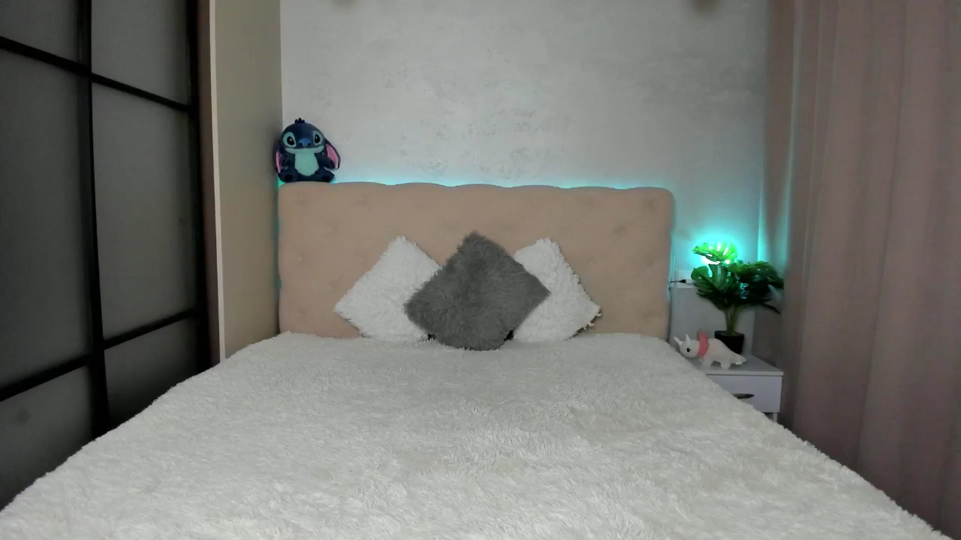 Gallery image thumbnail from Mias_Secret's myfreecams stream on, 03/25/2025, 06:47 image 9 of 20