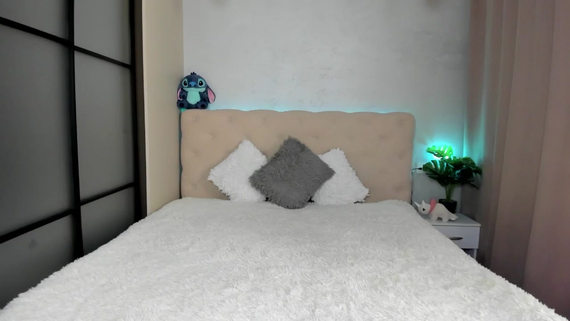 Gallery image thumbnail from Mias_Secret's myfreecams stream on, 03/28/2025, 08:02 image 2 of 20