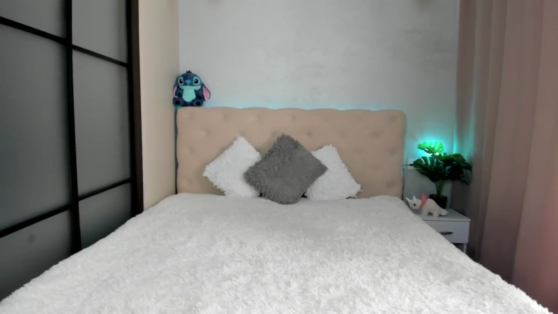 Gallery image thumbnail from Mias_Secret's myfreecams stream on, 03/28/2025, 08:02 image 14 of 20