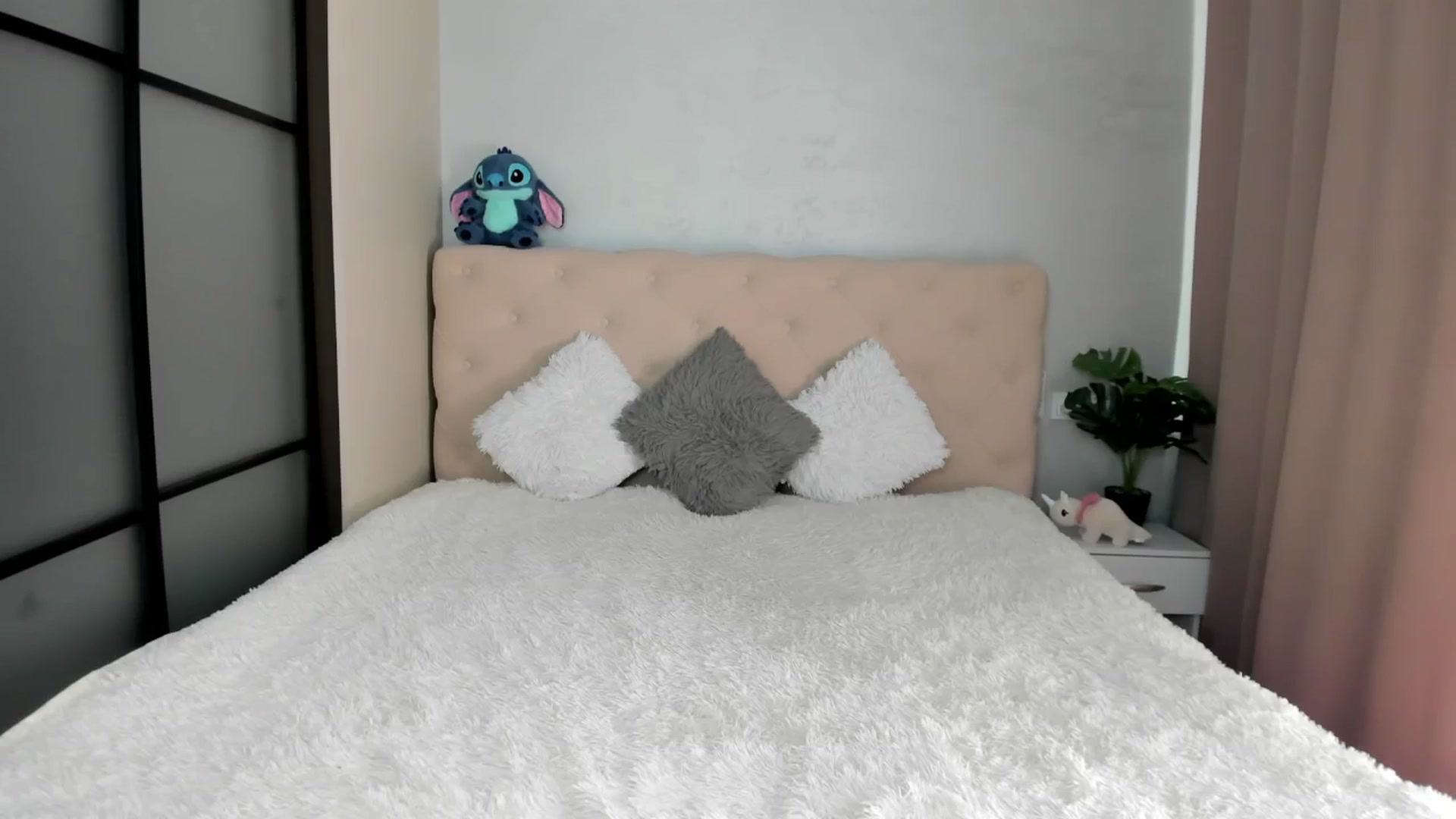 Gallery image thumbnail from Mias_Secret's myfreecams stream on, 03/29/2025, 08:55 image 7 of 20