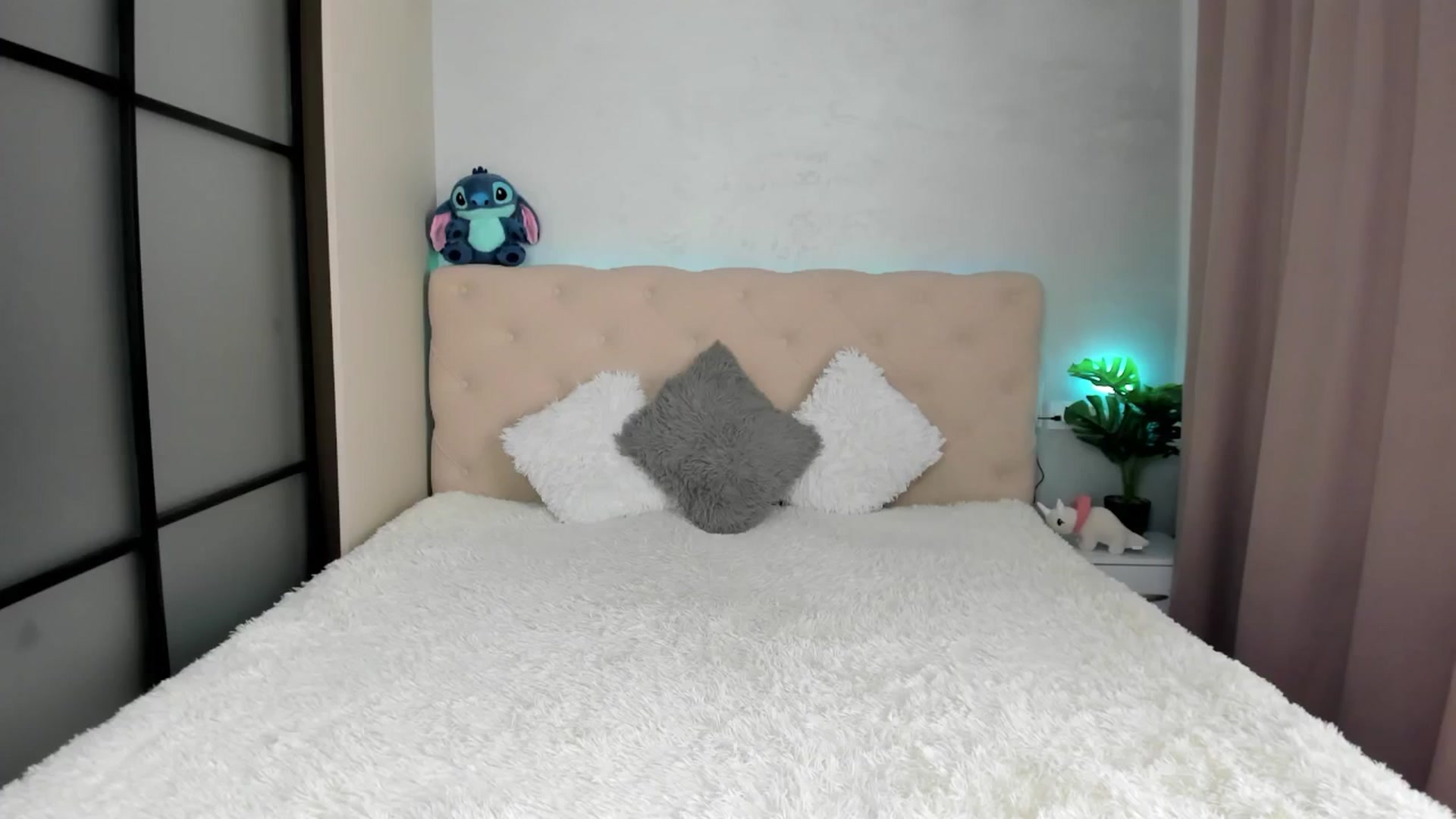 Gallery image thumbnail from Mias_Secret's myfreecams stream on, 04/03/2025, 07:01 image 15 of 20