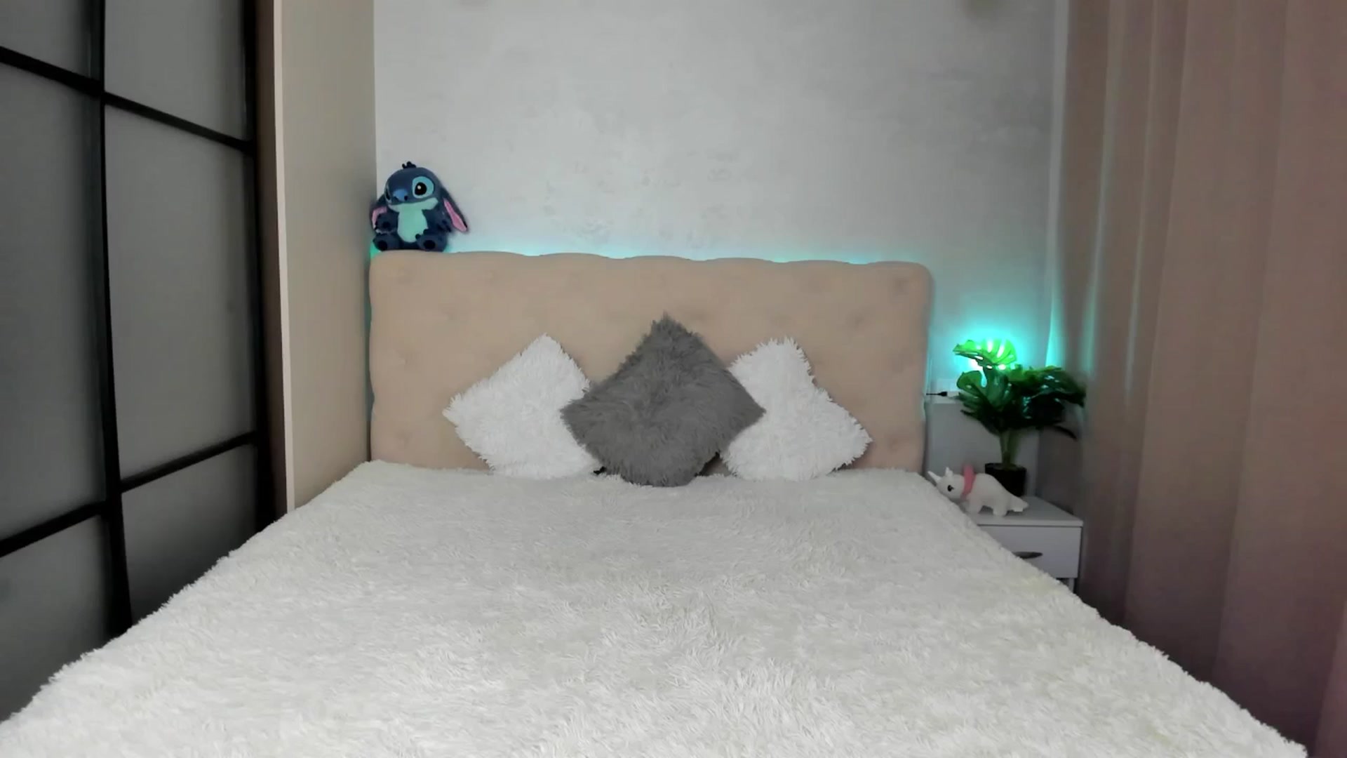 Gallery image thumbnail from Mias_Secret's myfreecams stream on, 04/06/2025, 05:39 image 15 of 20