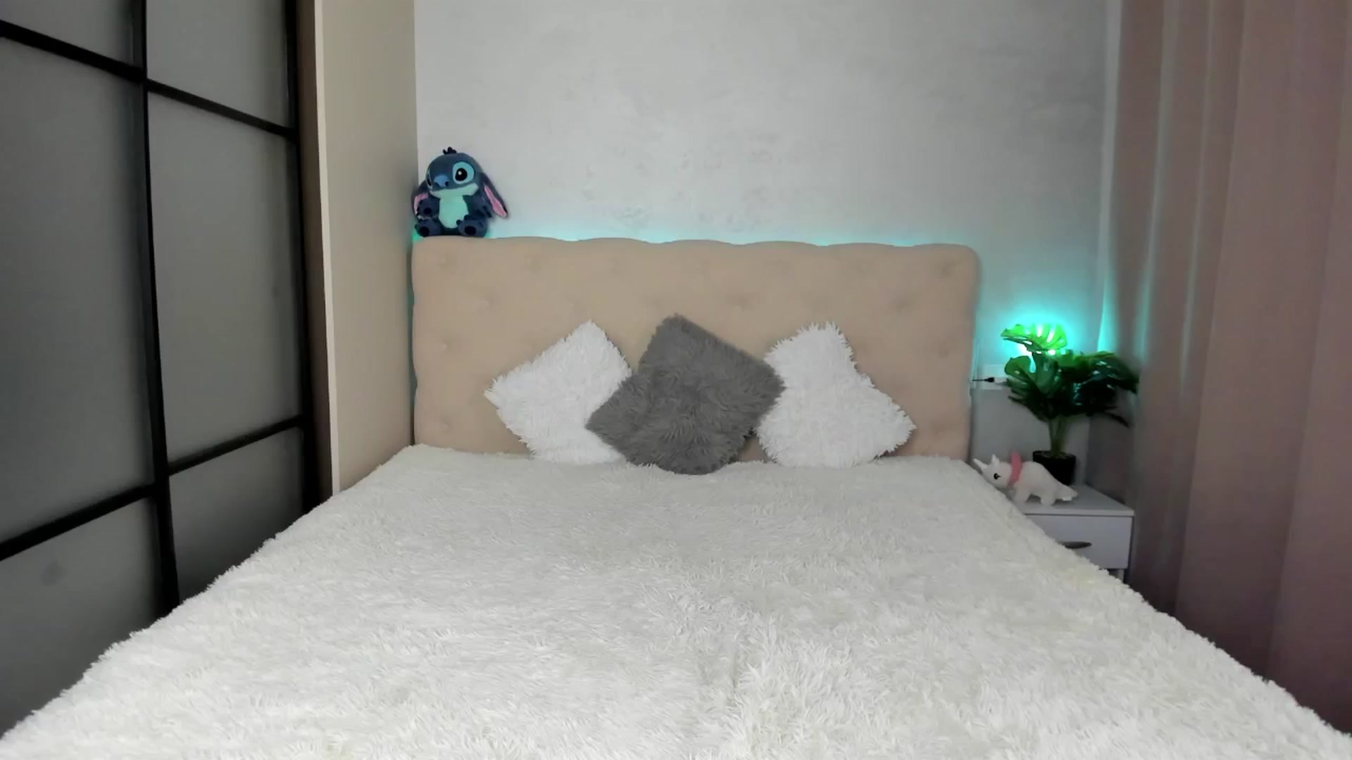Gallery image thumbnail from Mias_Secret's myfreecams stream on, 04/06/2025, 08:00 image 4 of 20