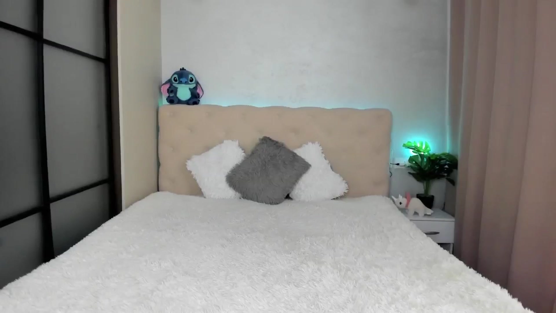 Gallery image thumbnail from Mias_Secret's myfreecams stream on, 04/12/2025, 07:04 image 11 of 20