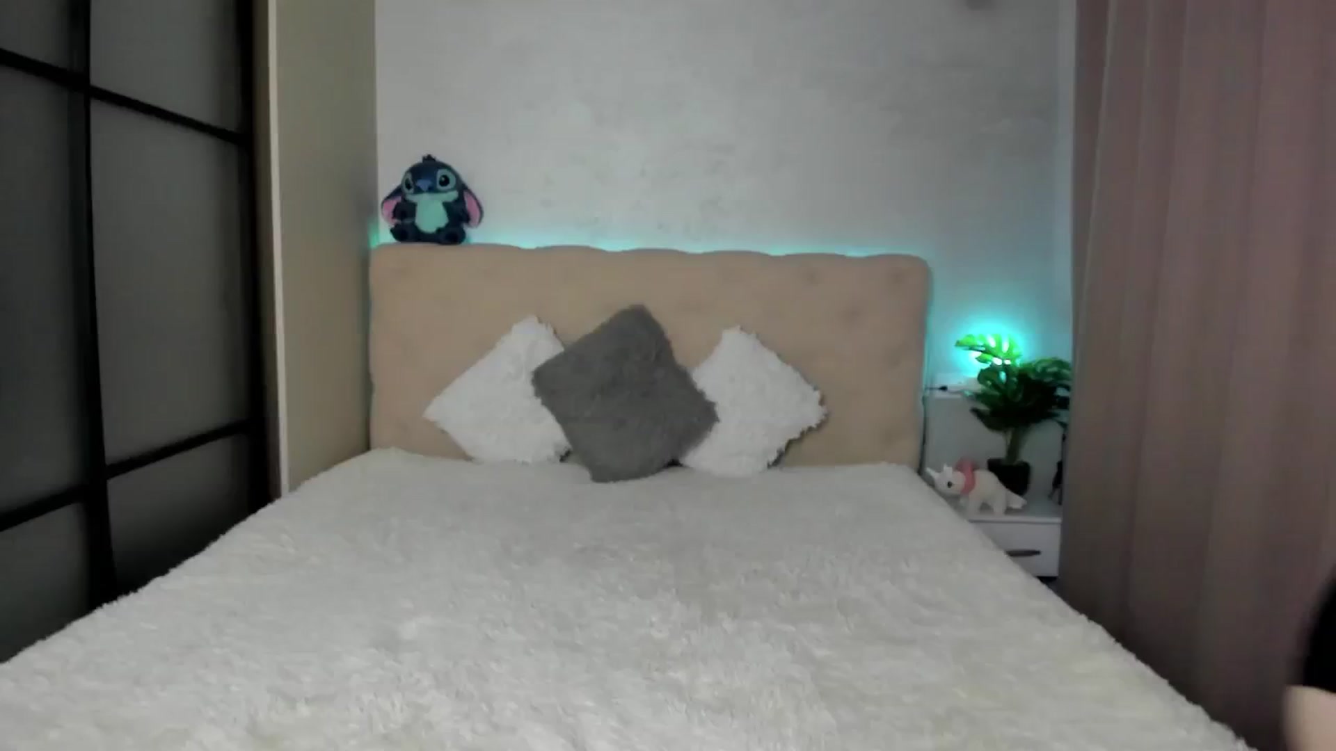 Gallery image thumbnail from Mias_Secret's myfreecams stream on, 04/14/2025, 04:14 image 15 of 20