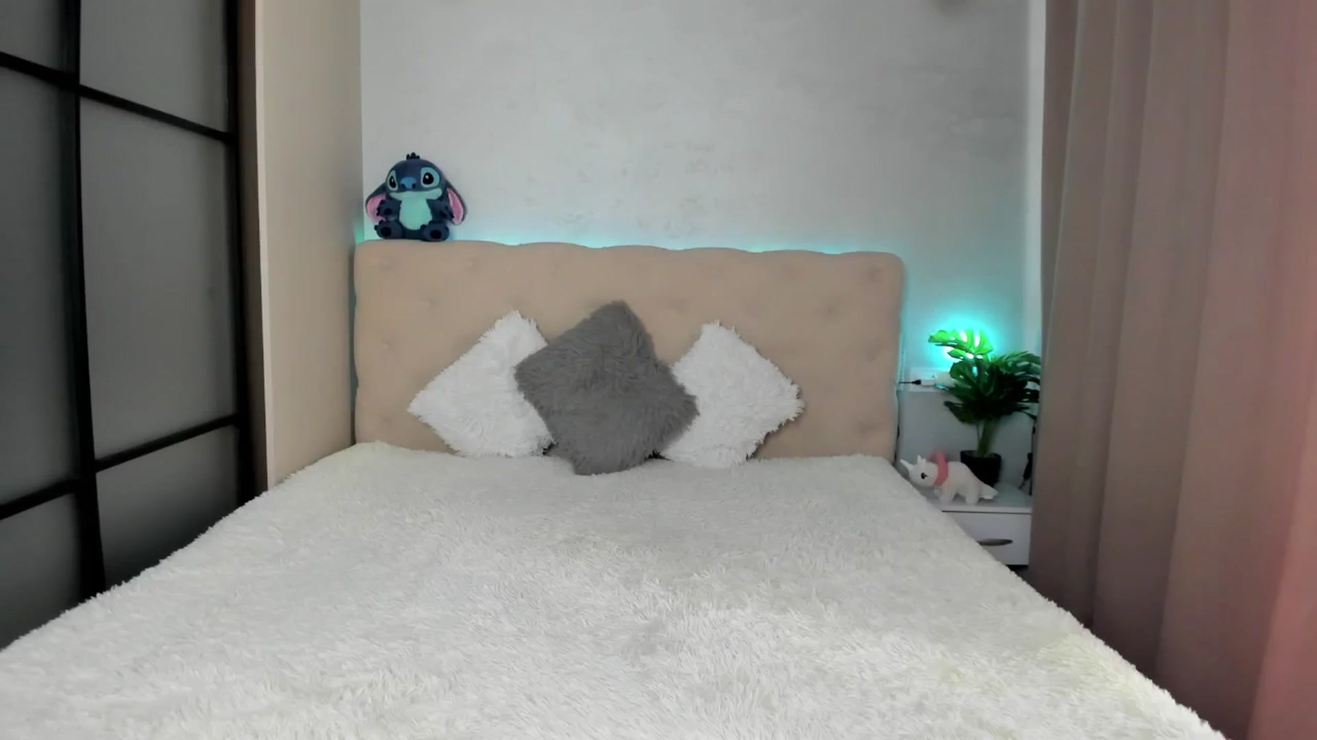 Gallery image thumbnail from Mias_Secret's myfreecams stream on, 04/14/2025, 05:29 image 19 of 20