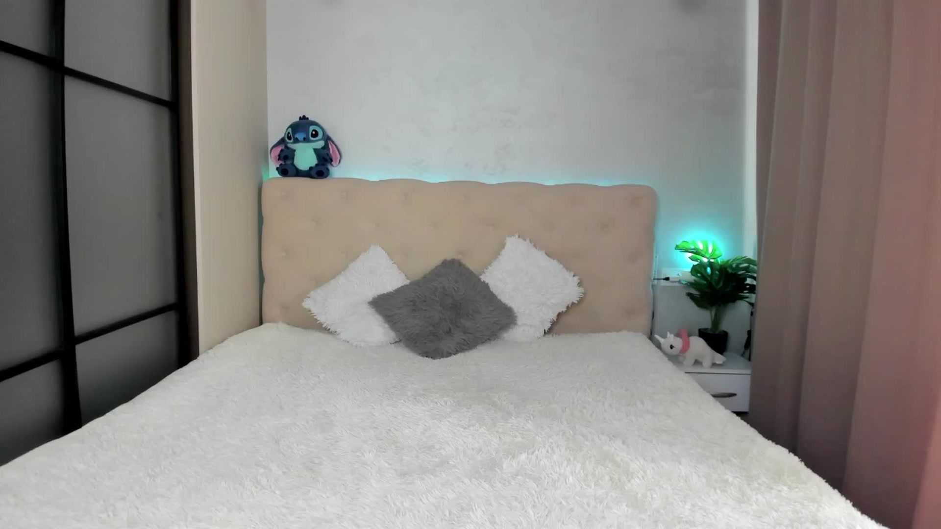 Gallery image thumbnail from Mias_Secret's myfreecams stream on, 04/14/2025, 07:19 image 6 of 20