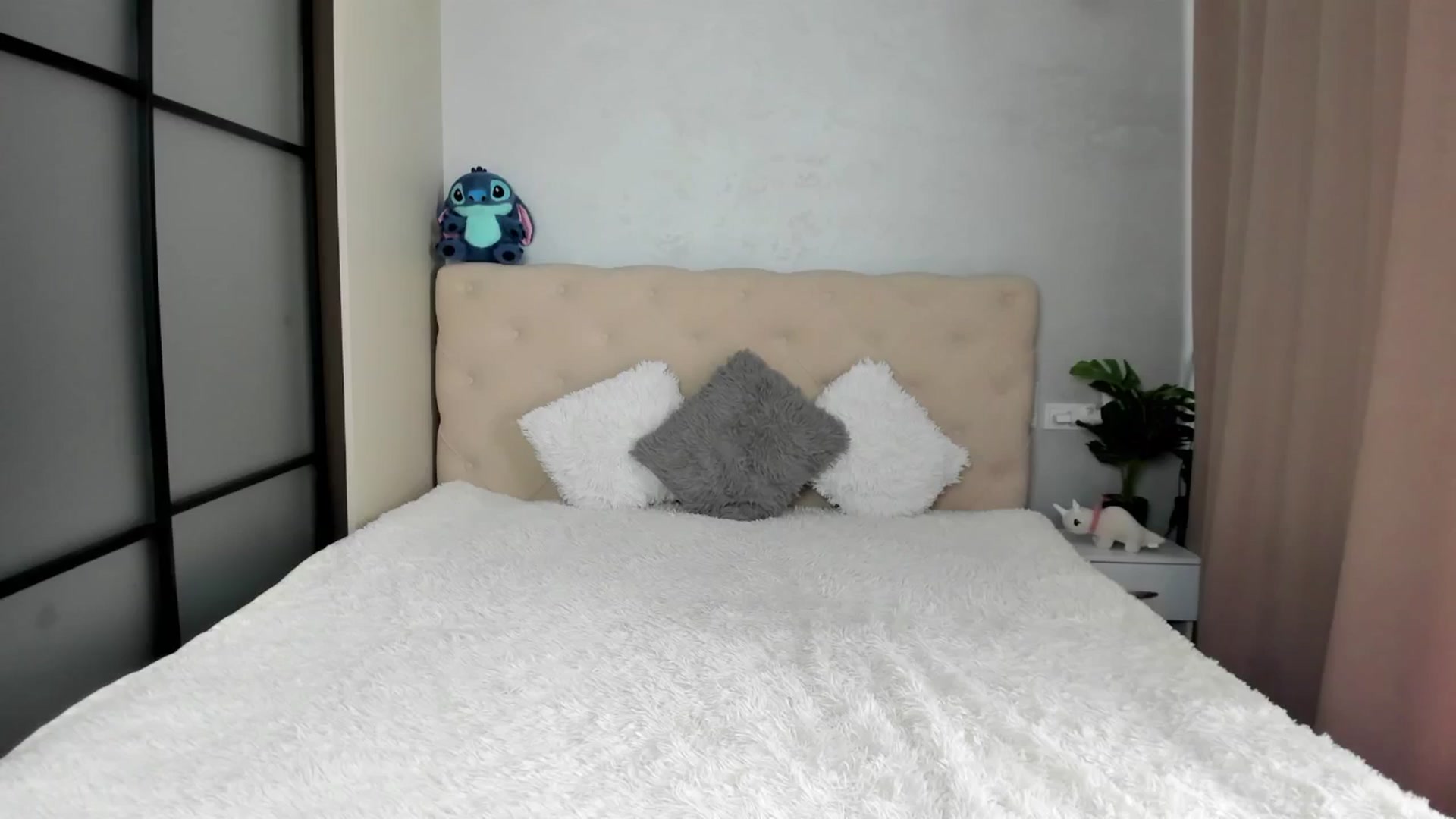 Gallery image thumbnail from Mias_Secret's myfreecams stream on, 04/21/2025, 07:29 image 16 of 20