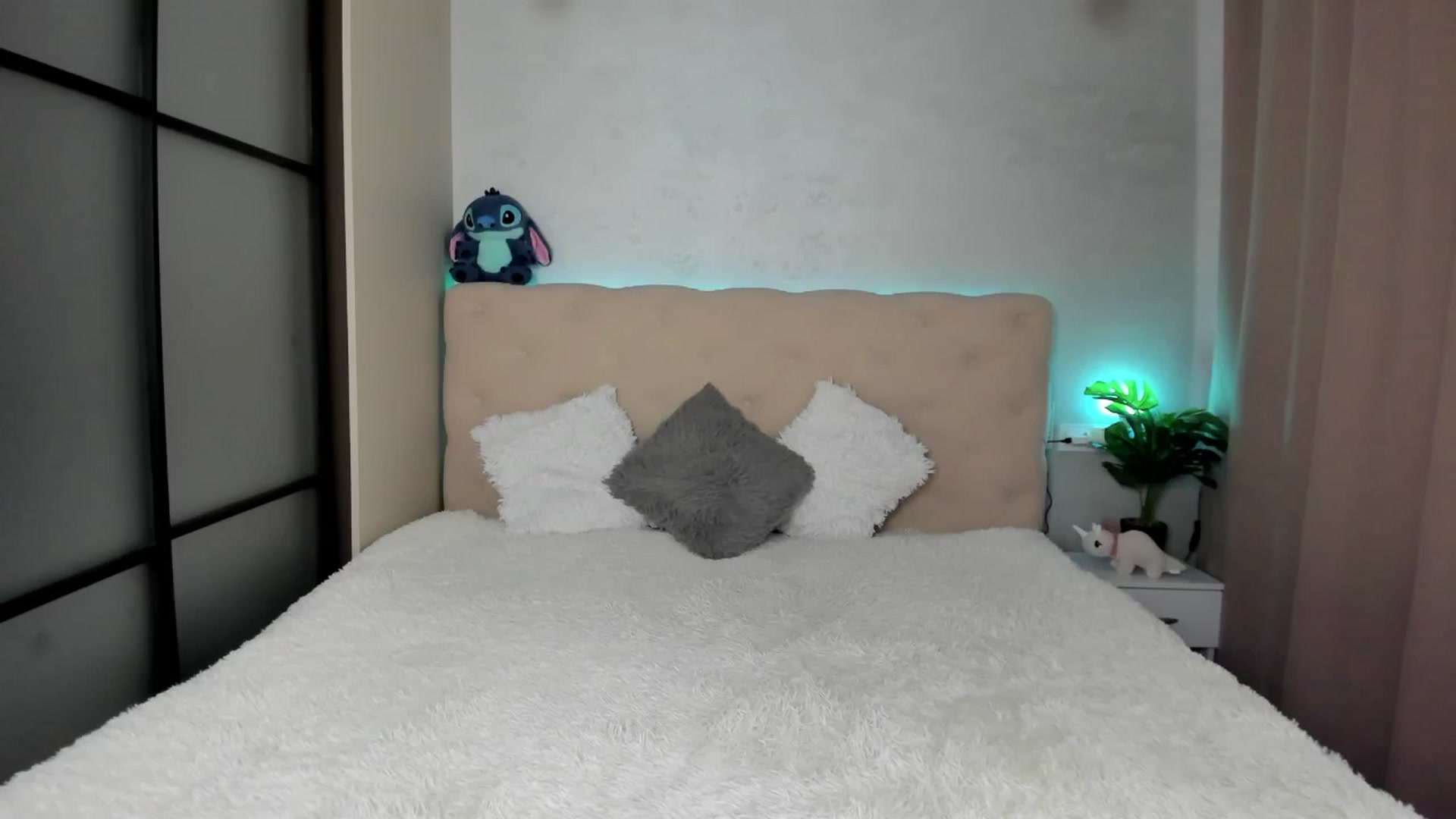 Gallery image thumbnail from Mias_Secret's myfreecams stream on, 04/22/2025, 05:52 image 3 of 20