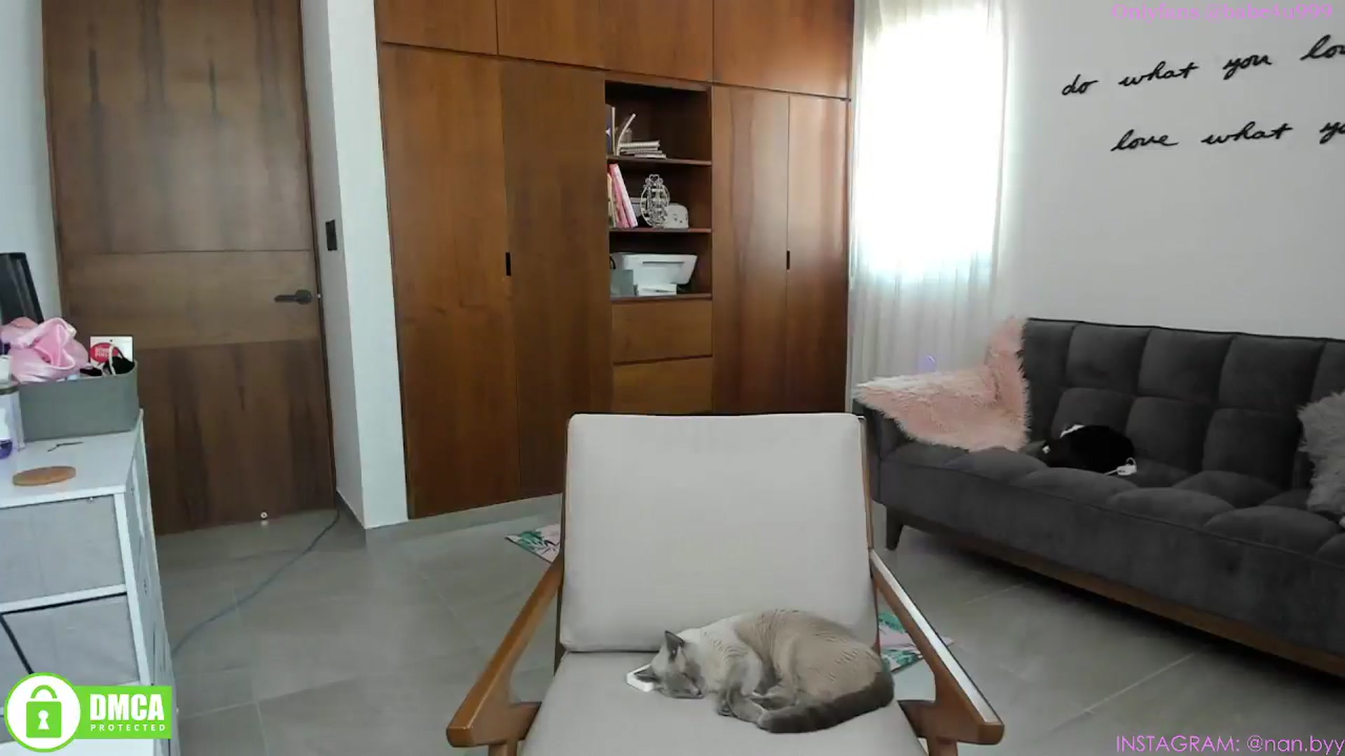 Gallery image thumbnail from MiauuB's myfreecams stream on, 03/28/2025, 20:13 image 6 of 20