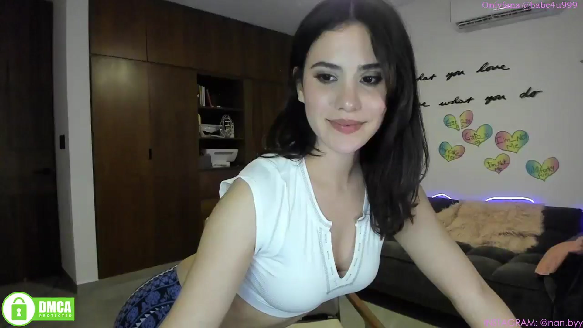 Gallery image thumbnail from MiauuB's myfreecams stream on, 04/10/2025, 06:10 image 16 of 20