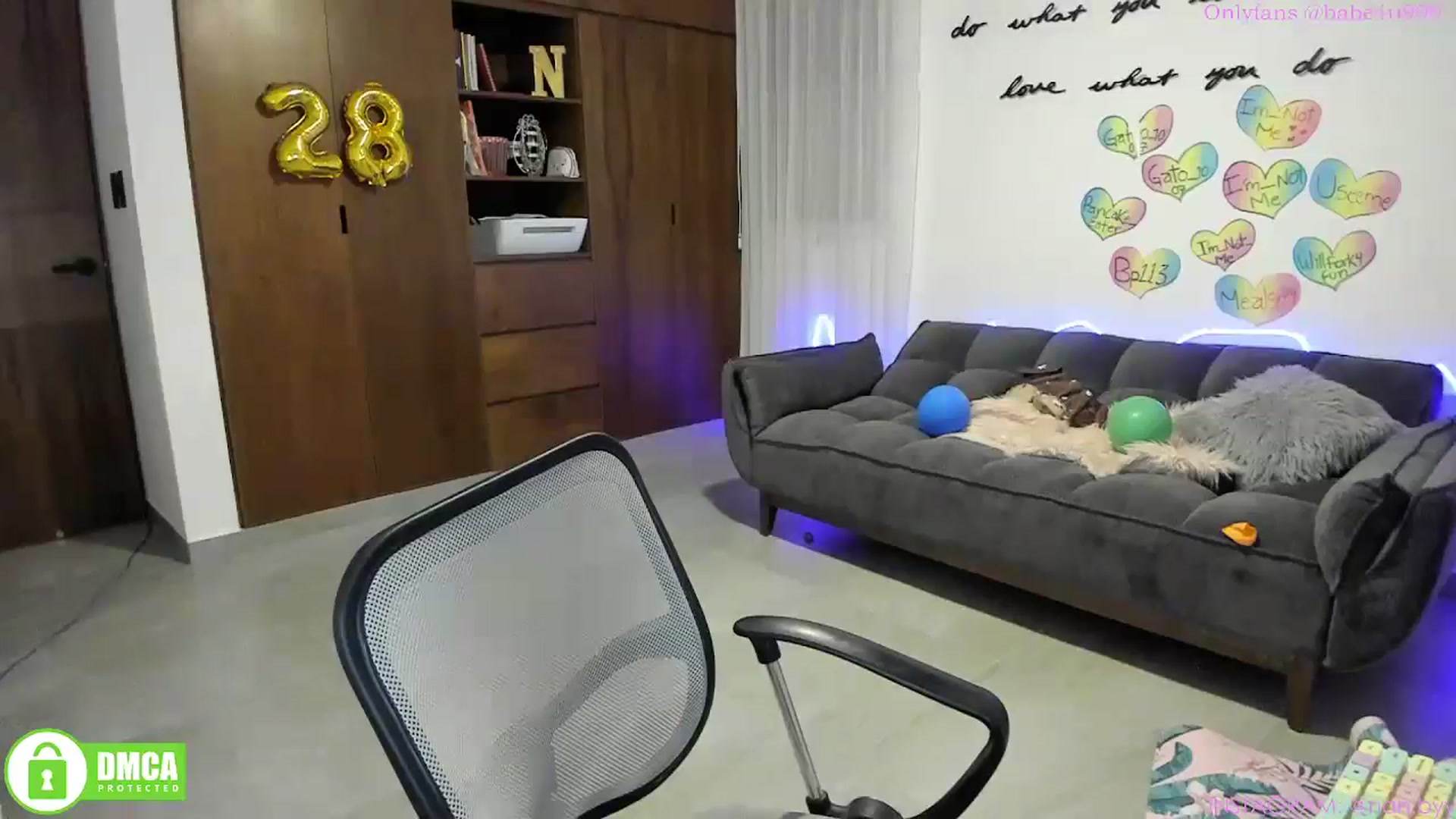 Gallery image thumbnail from MiauuB's myfreecams stream on, 04/16/2025, 02:56 image 16 of 20