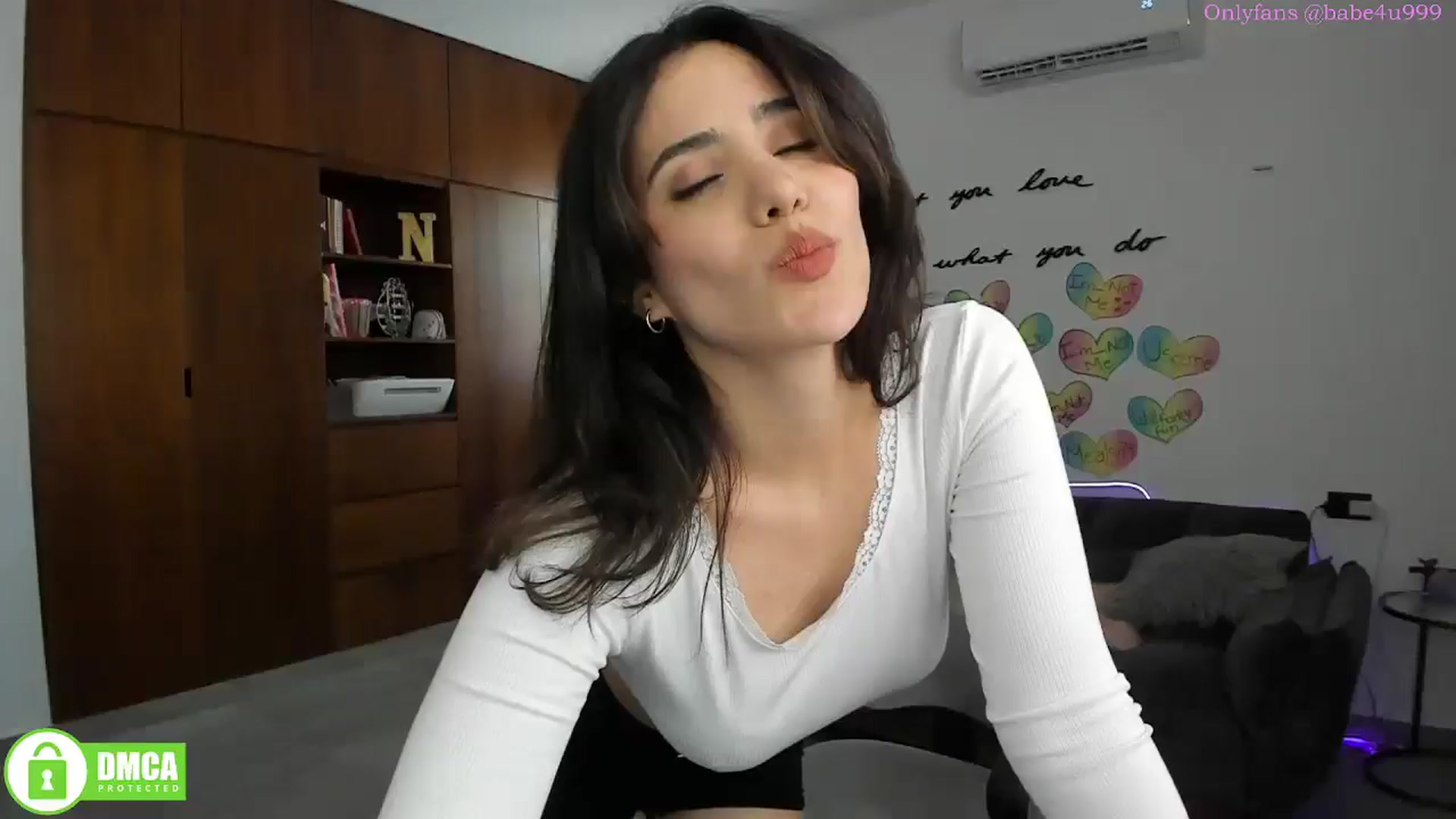 Gallery image thumbnail from MiauuB's myfreecams stream on, 04/22/2025, 24:31 image 5 of 20