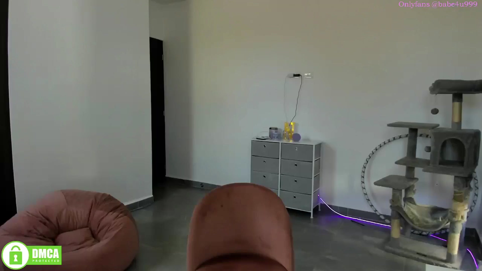 Gallery image thumbnail from MiauuB's myfreecams stream on, 05/19/2025, 23:41 image 11 of 20