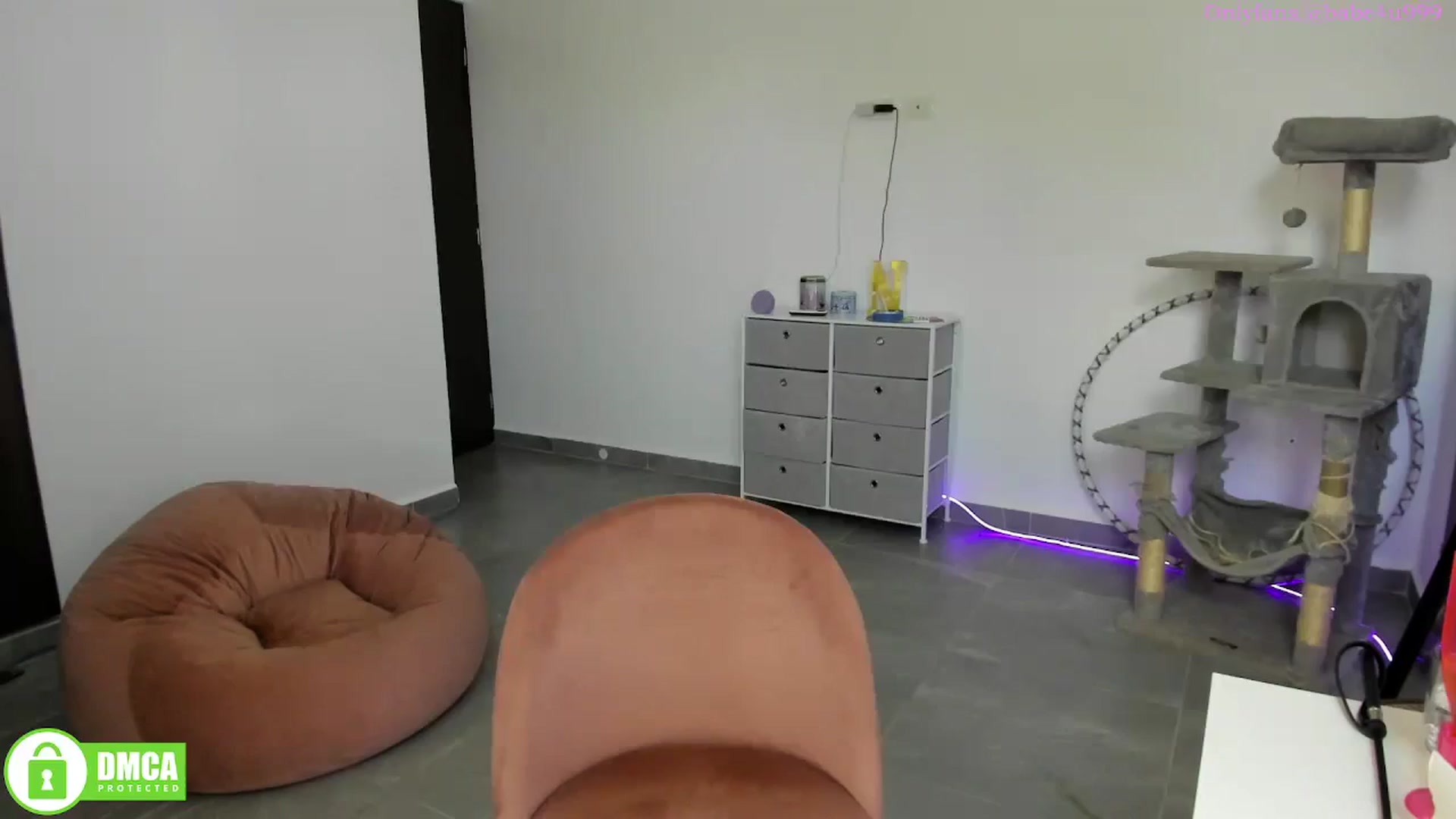 Gallery image thumbnail from MiauuB's myfreecams stream on, 05/27/2025, 24:01 image 6 of 20