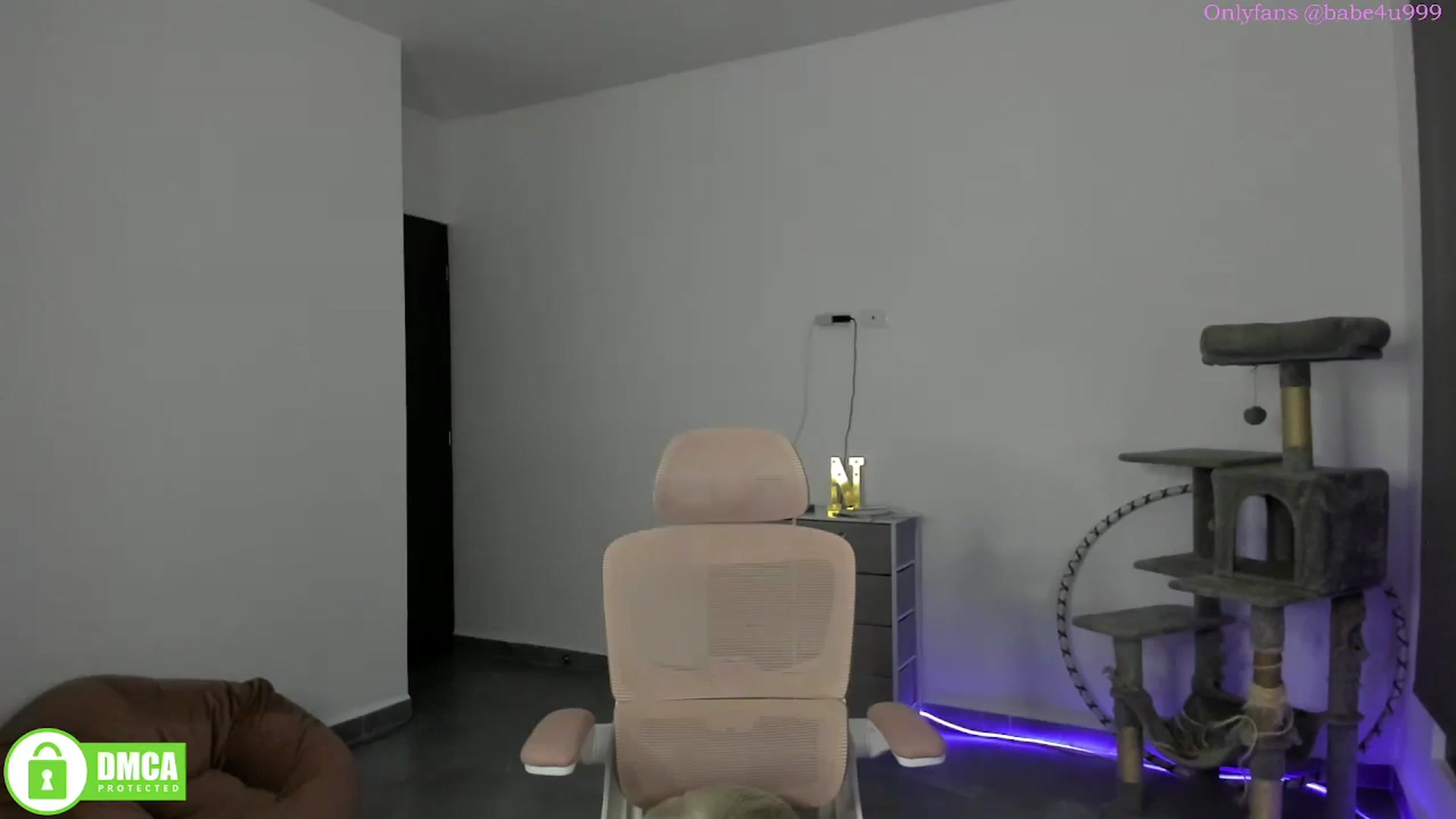 Gallery image thumbnail from MiauuB's myfreecams stream on, 06/04/2025, 02:19 image 12 of 20