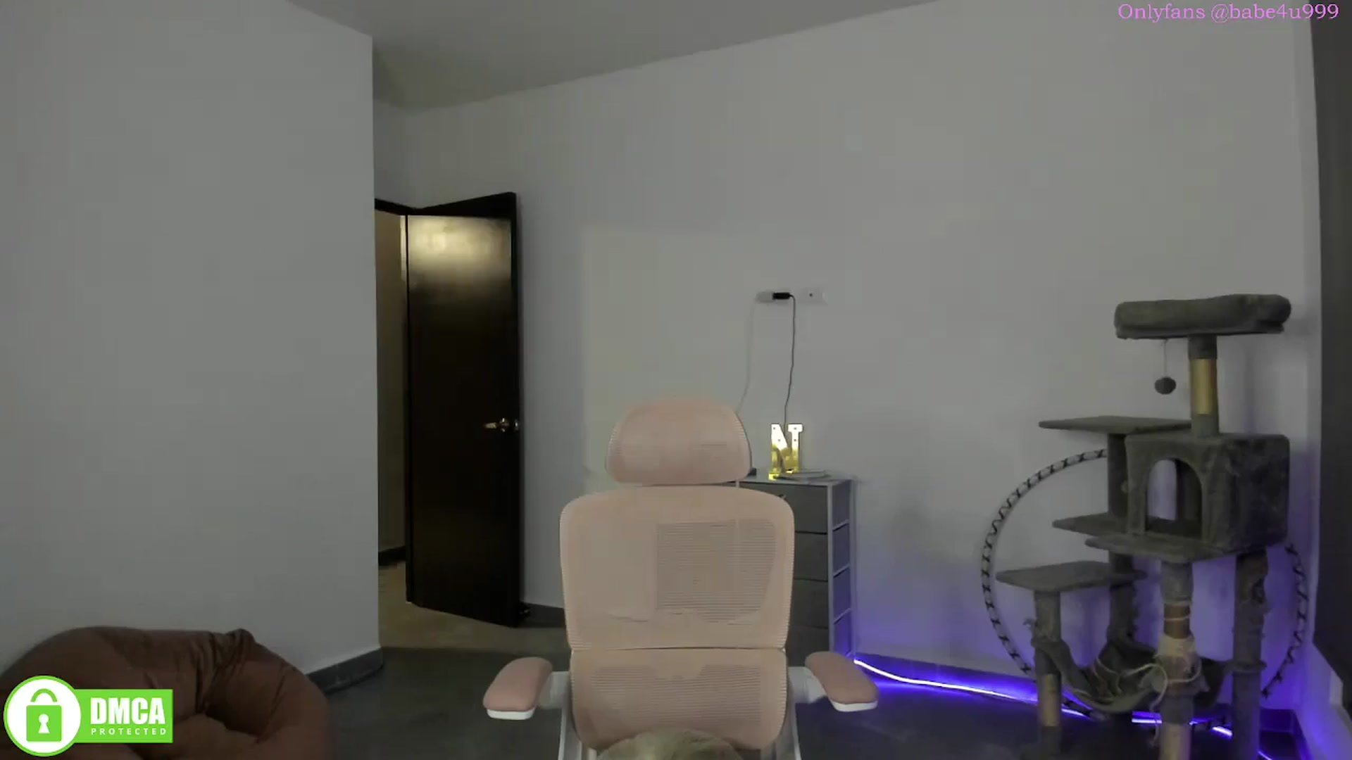 Gallery image thumbnail from MiauuB's myfreecams stream on, 06/04/2025, 02:19 image 13 of 20
