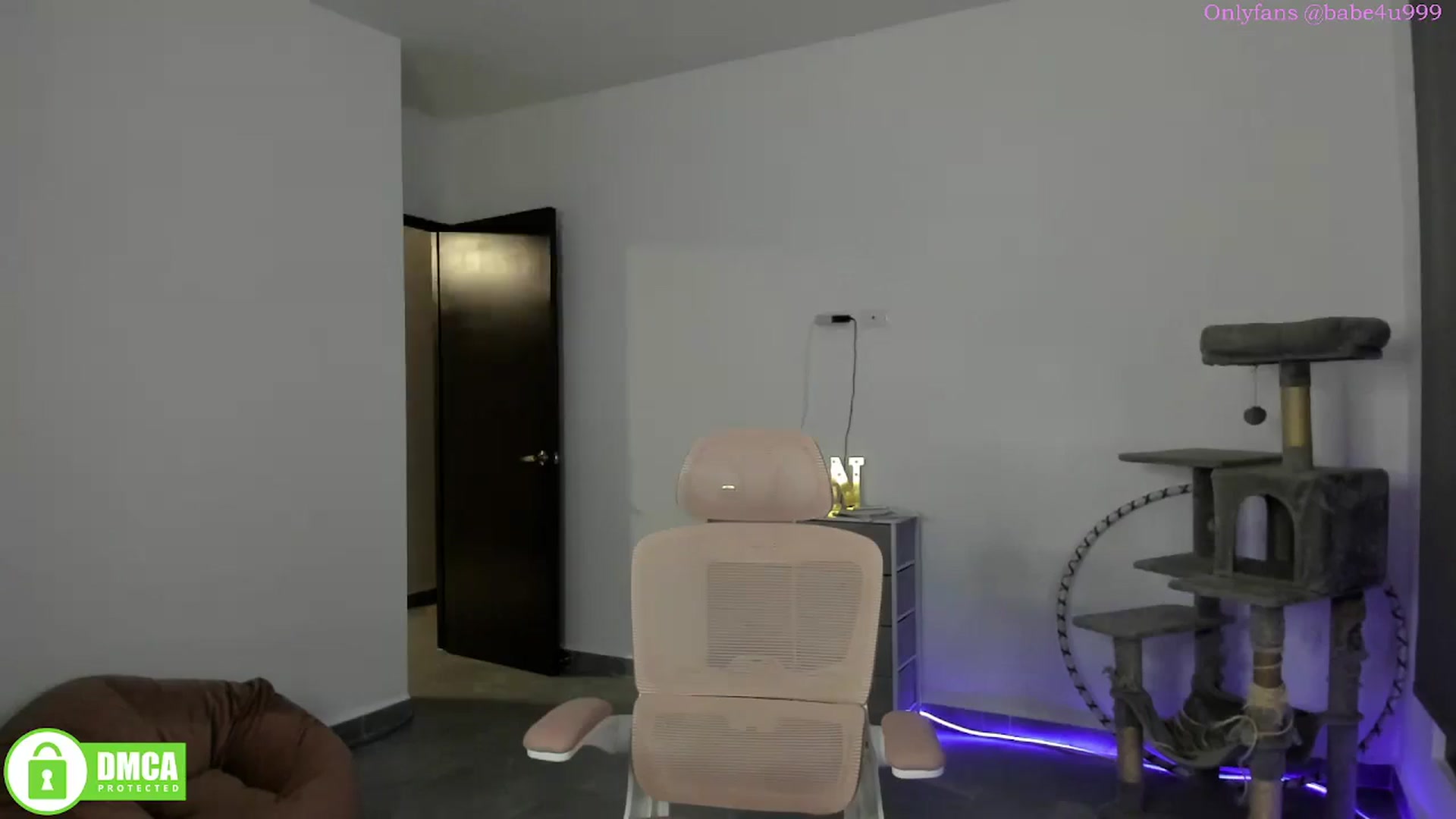 Gallery image thumbnail from MiauuB's myfreecams stream on, 06/04/2025, 02:19 image 14 of 20
