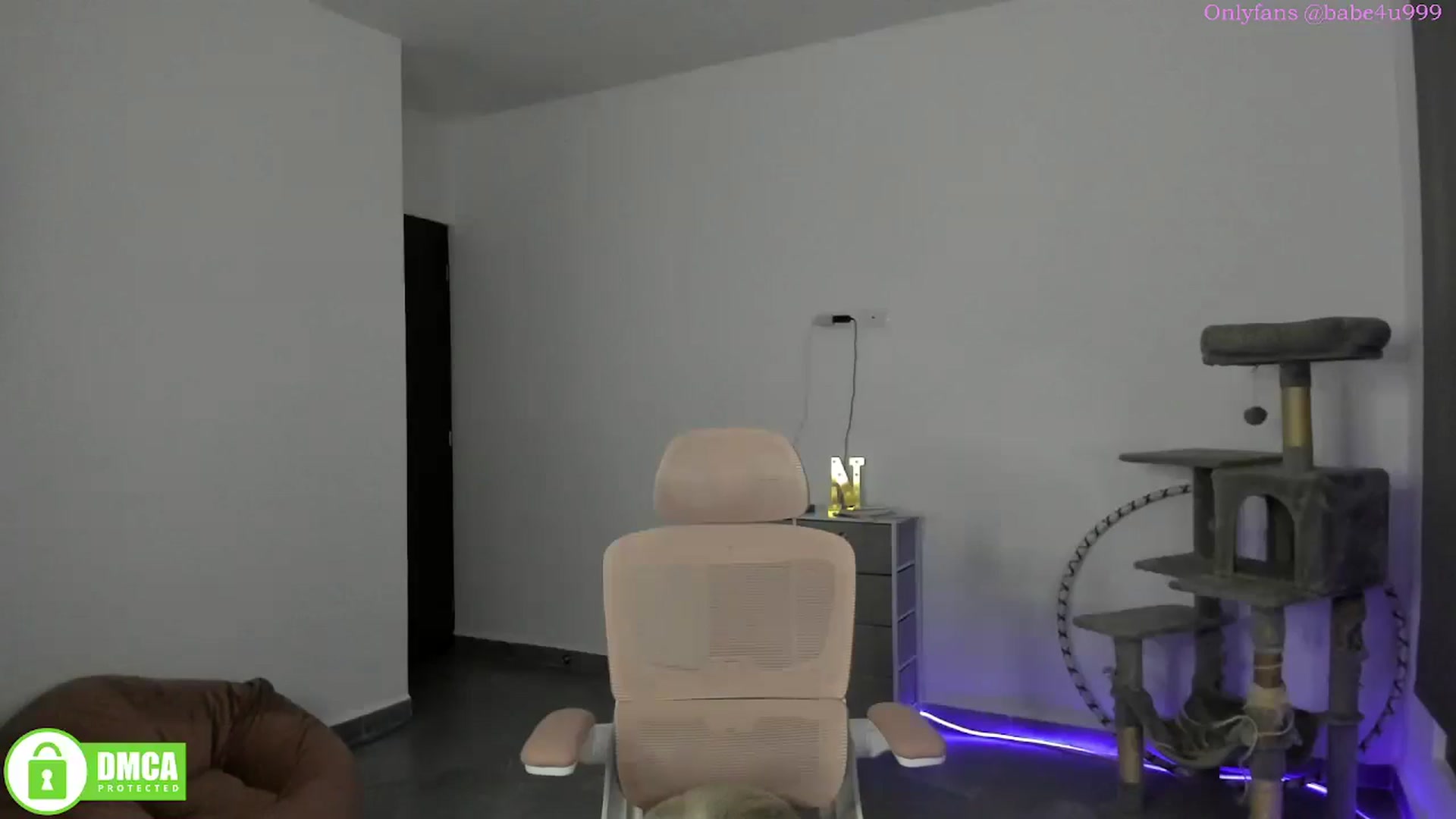 Gallery image thumbnail from MiauuB's myfreecams stream on, 06/04/2025, 02:19 image 10 of 20