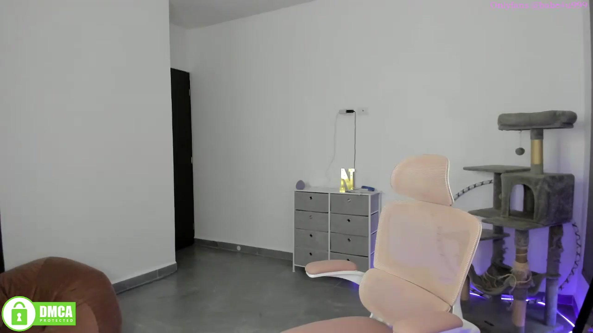 Gallery image thumbnail from MiauuB's myfreecams stream on, 06/10/2025, 24:48 image 19 of 20