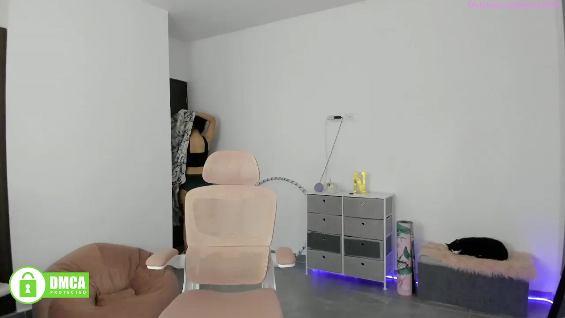 Gallery image thumbnail from MiauuB's myfreecams stream on, 08/06/2025, 24:01 image 12 of 20
