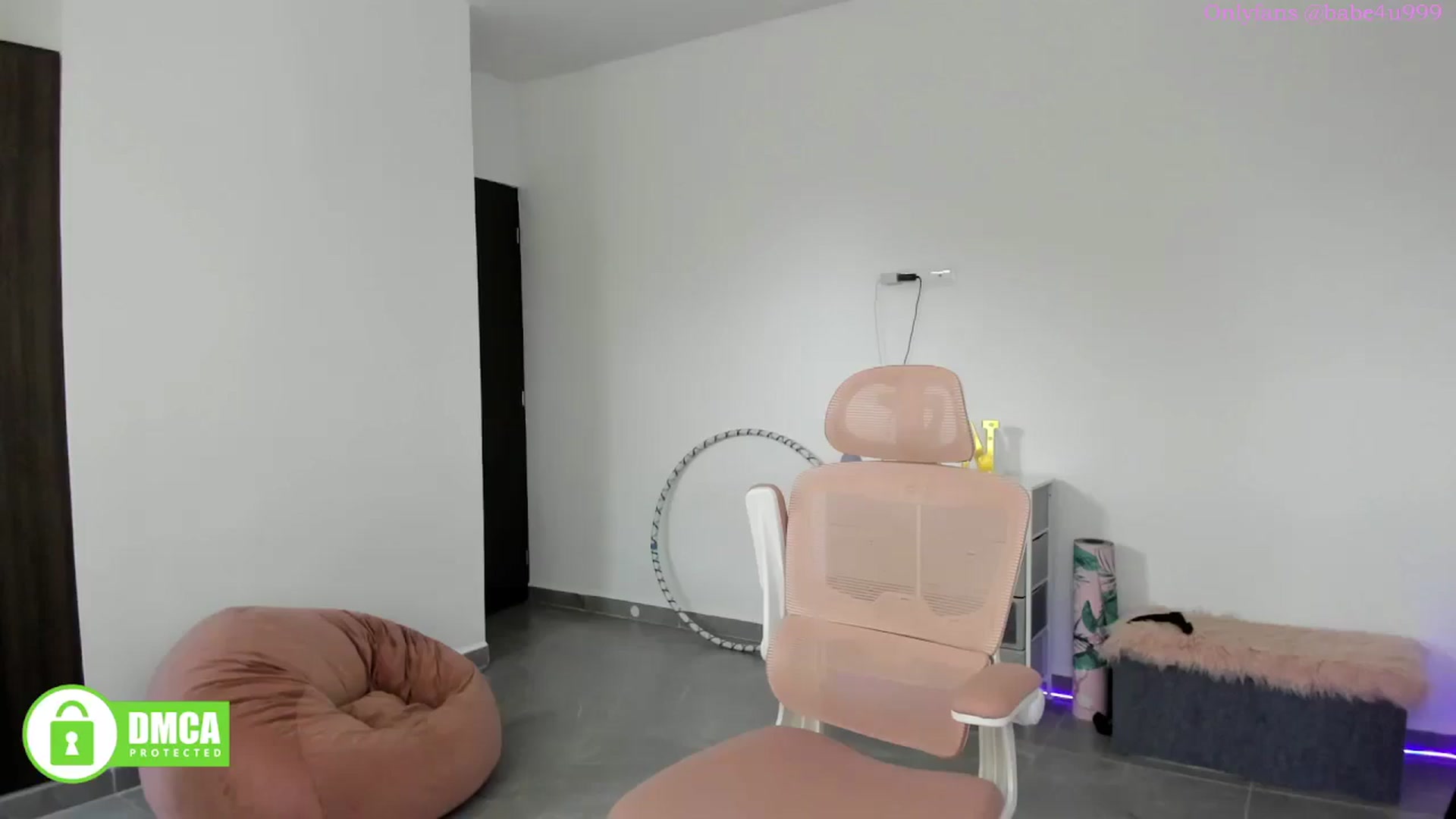 Gallery image thumbnail from MiauuB's myfreecams stream on, 08/06/2025, 23:28 image 18 of 20