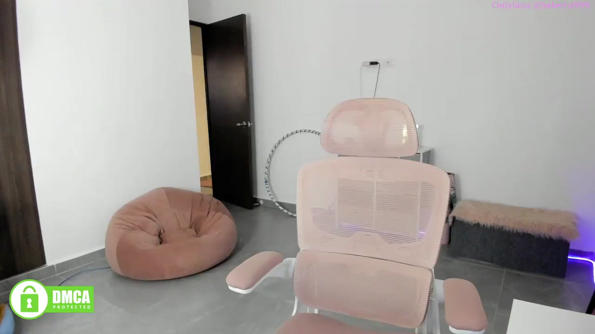 Gallery image thumbnail from MiauuB's myfreecams stream on, 08/08/2025, 01:55 image 14 of 20