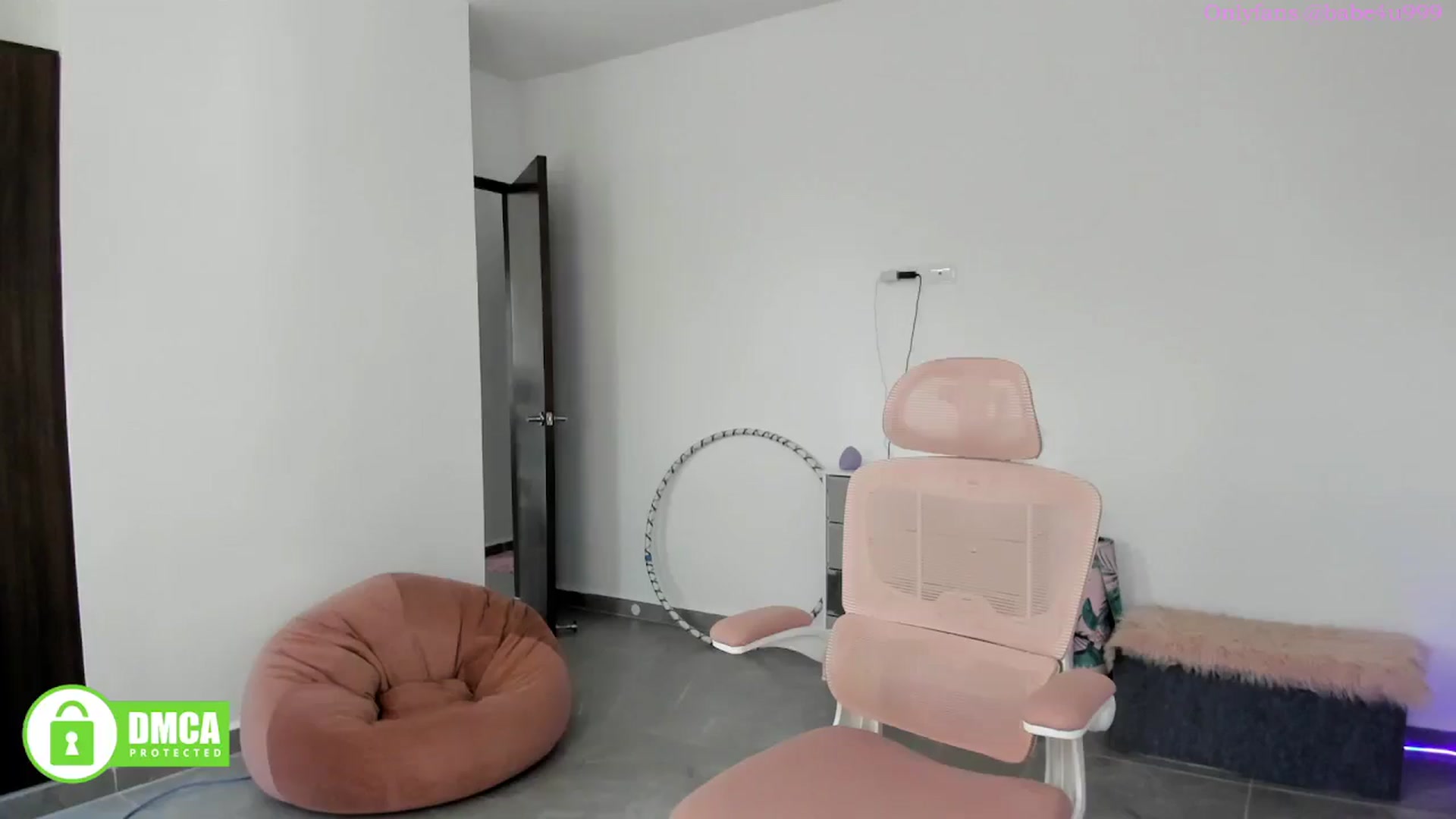 Gallery image thumbnail from MiauuB's myfreecams stream on, 08/08/2025, 01:55 image 11 of 20