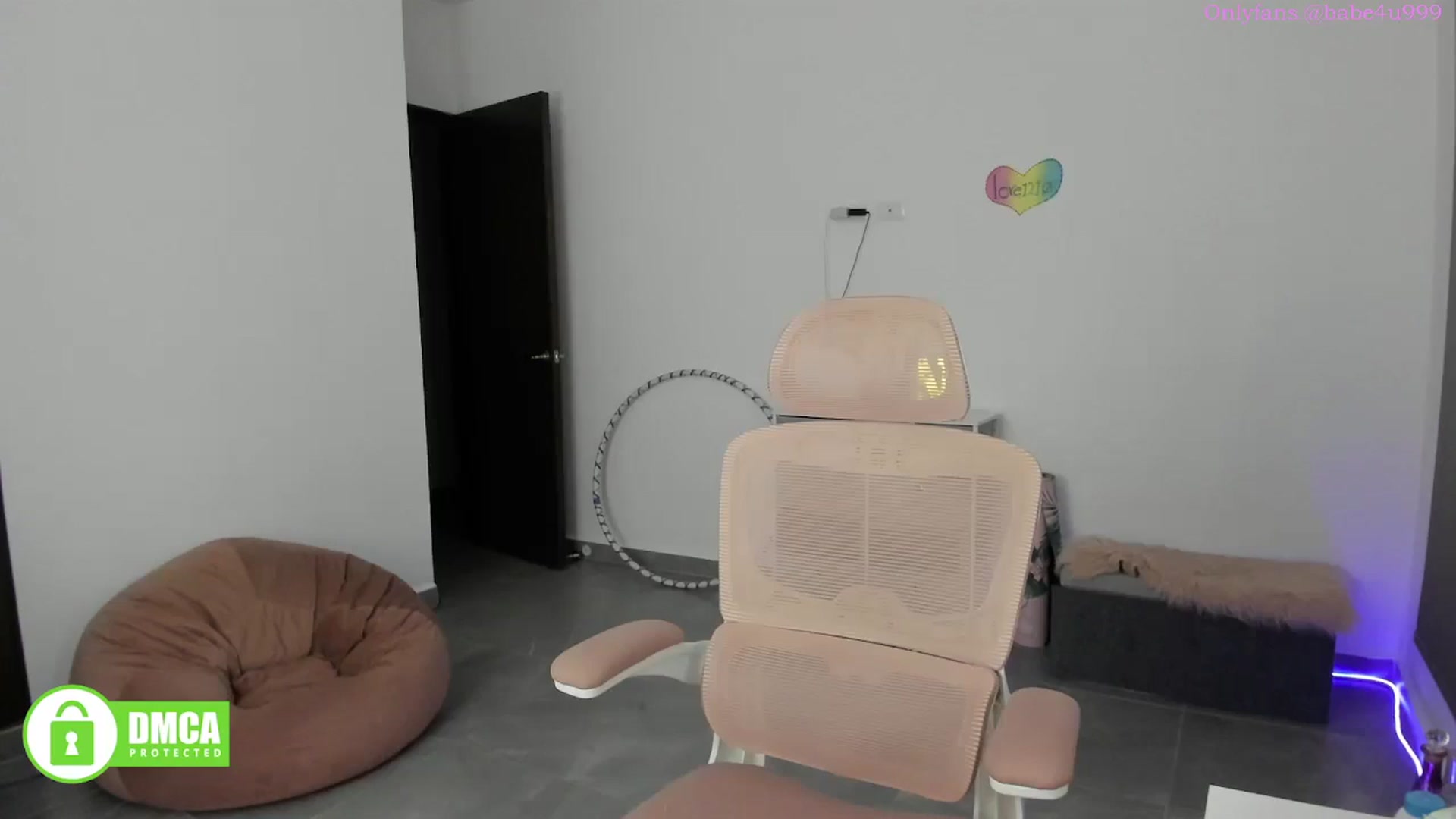 Gallery image thumbnail from MiauuB's myfreecams stream on, 08/12/2025, 03:14 image 18 of 20