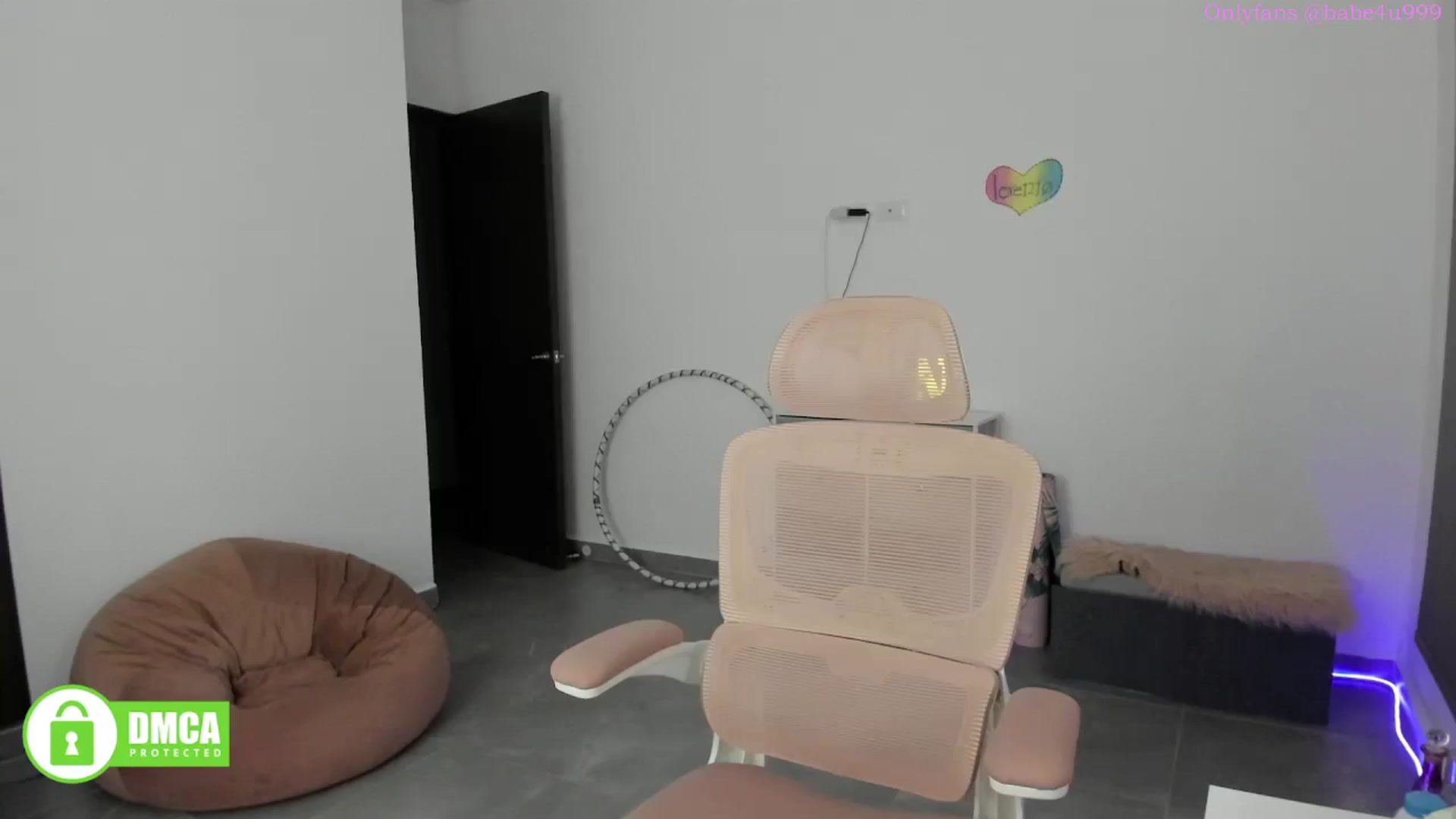 Gallery image thumbnail from MiauuB's myfreecams stream on, 08/12/2025, 03:14 image 16 of 20