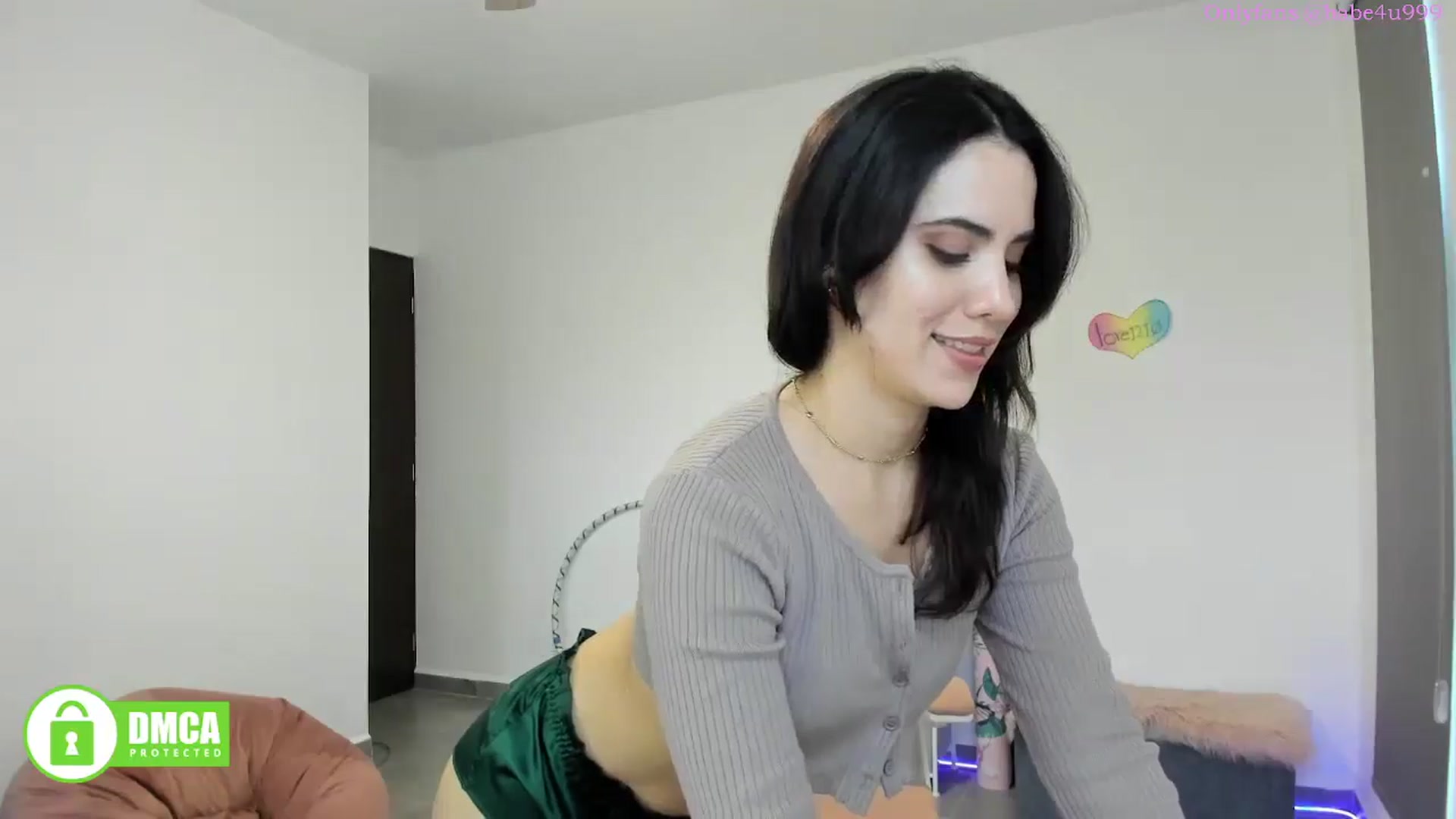 Gallery image thumbnail from MiauuB's myfreecams stream on, 08/13/2025, 22:00 image 18 of 20