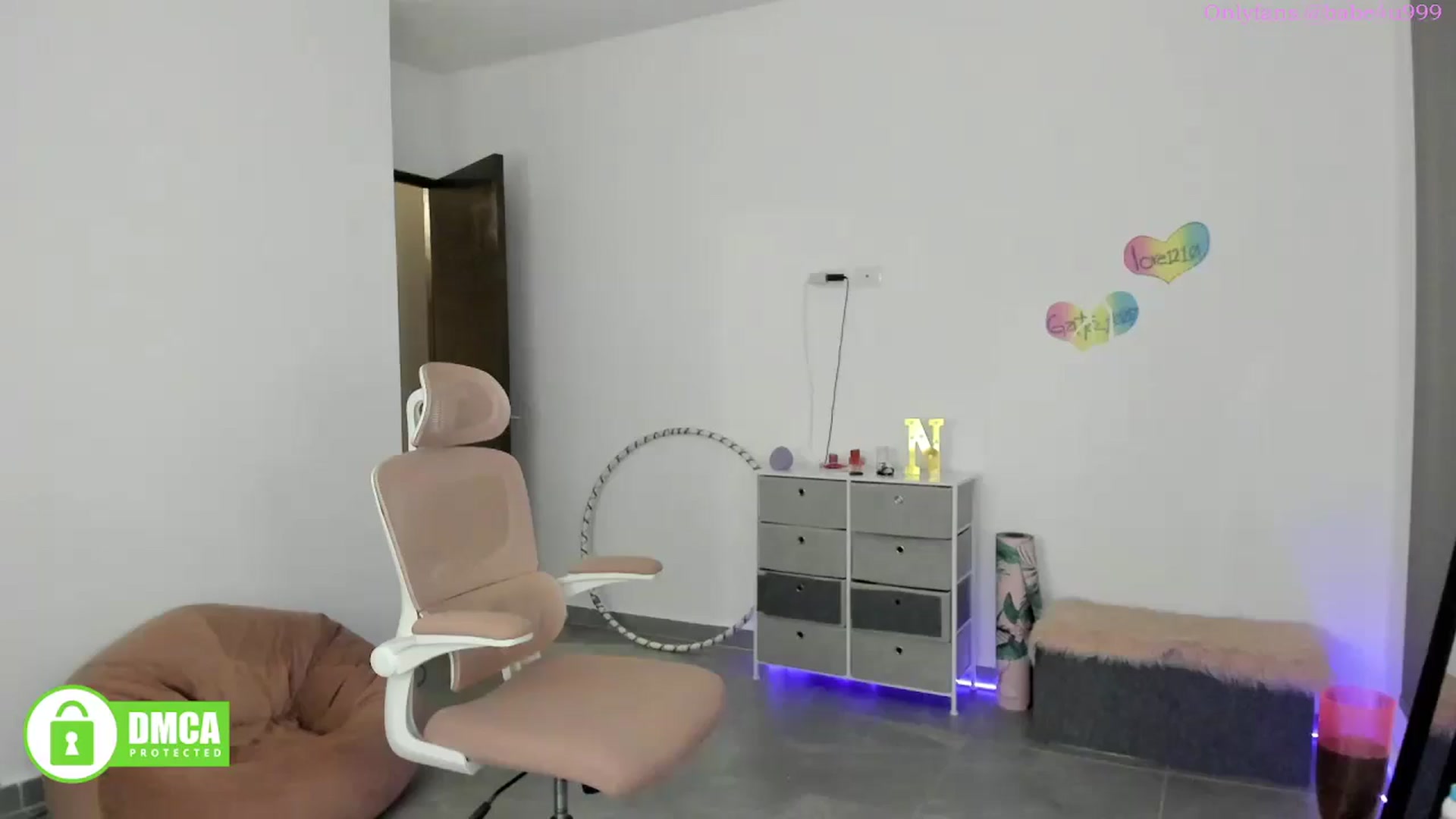 Gallery image thumbnail from MiauuB's myfreecams stream on, 08/15/2025, 02:29 image 11 of 20