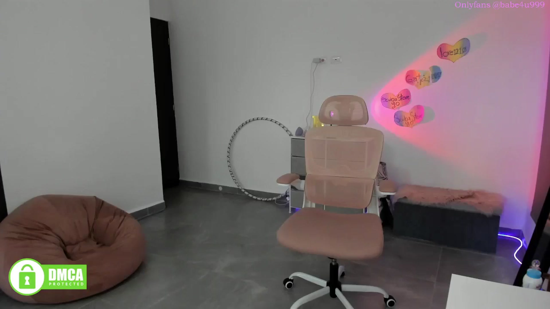 Gallery image thumbnail from MiauuB's myfreecams stream on, 08/19/2025, 01:45 image 14 of 20