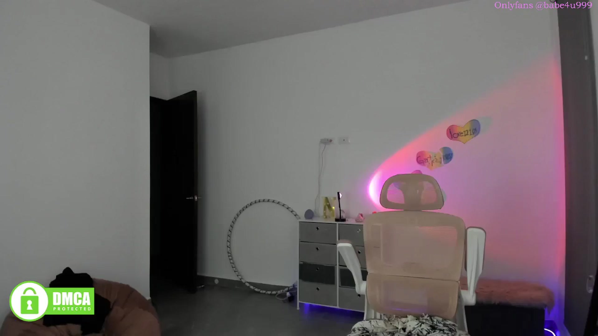 Gallery image thumbnail from MiauuB's myfreecams stream on, 08/22/2025, 24:54 image 10 of 20