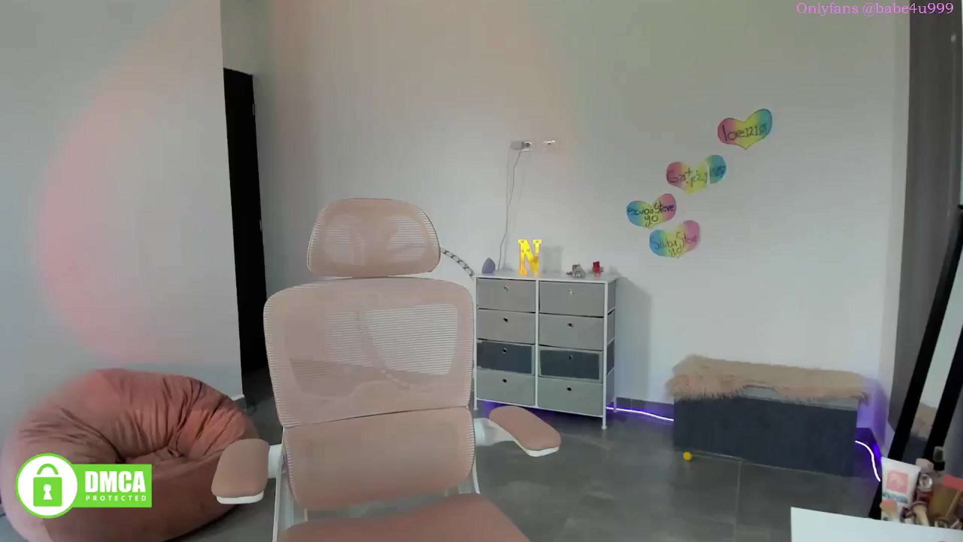 Gallery image thumbnail from MiauuB's myfreecams stream on, 08/26/2025, 22:28 image 17 of 20