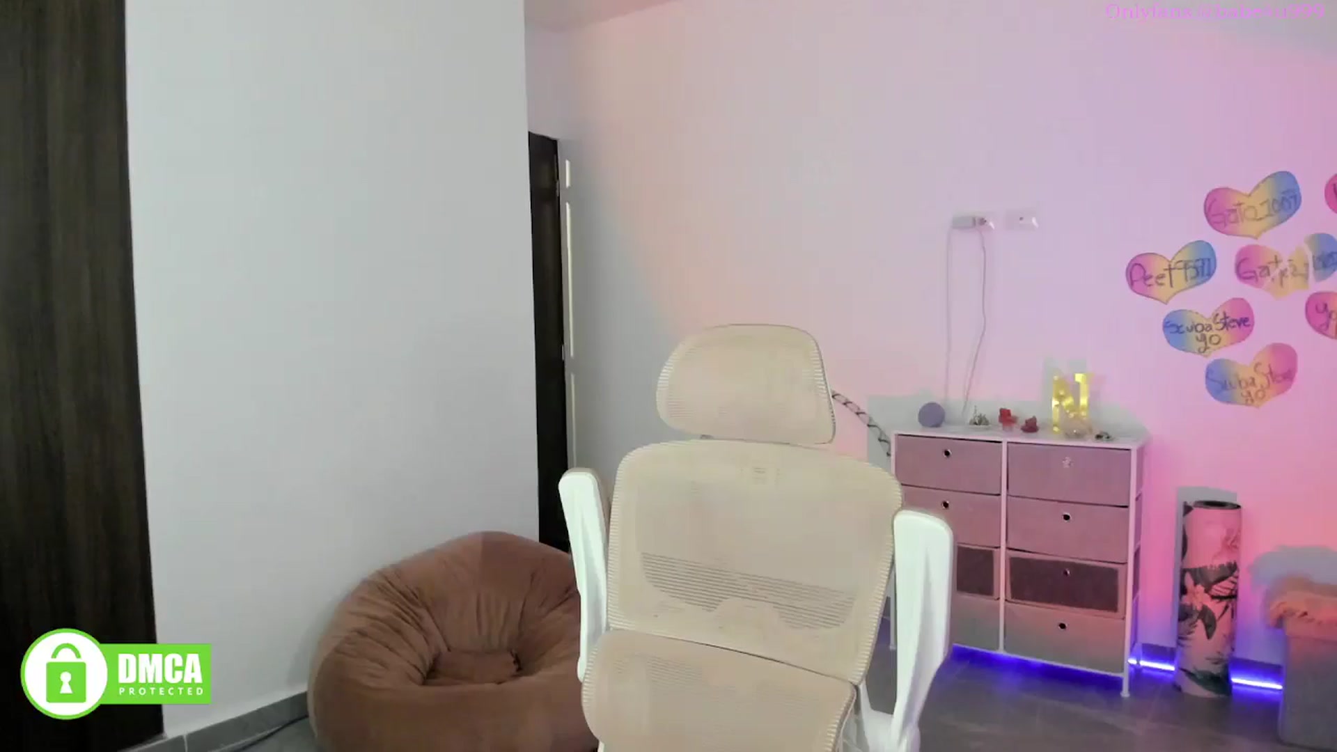 Gallery image thumbnail from MiauuB's myfreecams stream on, 10/05/2025, 03:51 image 11 of 20